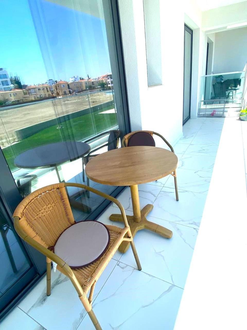 H&o New 4 Seasons Universal Apartment