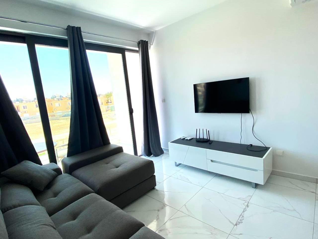 H&o New 4 Seasons Universal Apartment