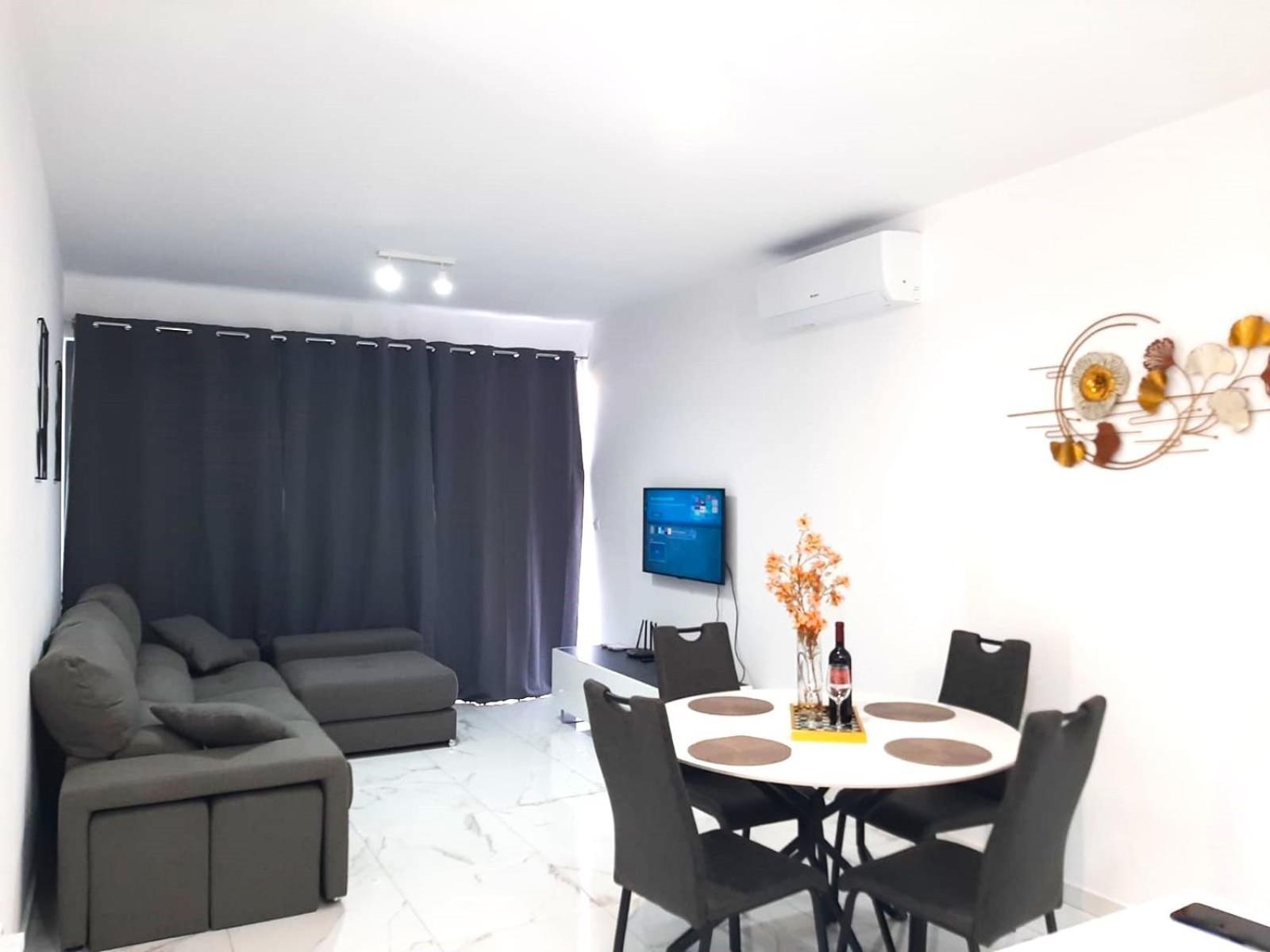 Apartment H&o New 4 Seasons Universal