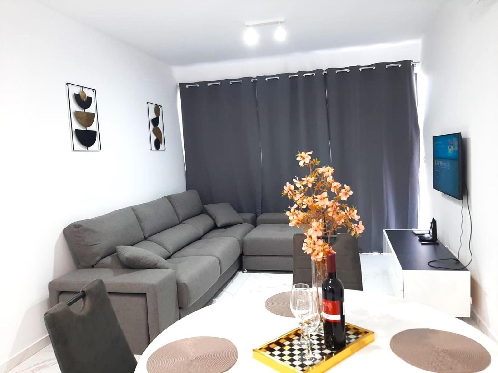 H&o New 4 Seasons Universal Apartment *
