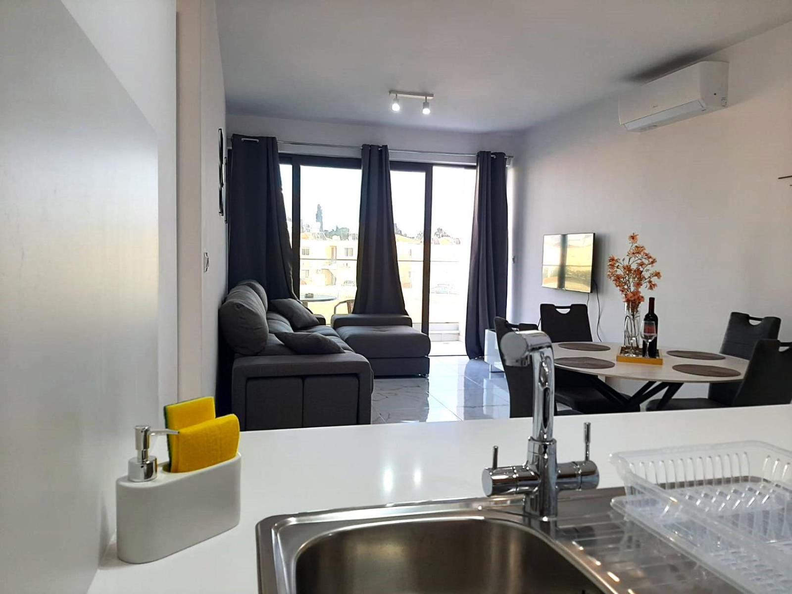 H&o New 4 Seasons Universal Apartment