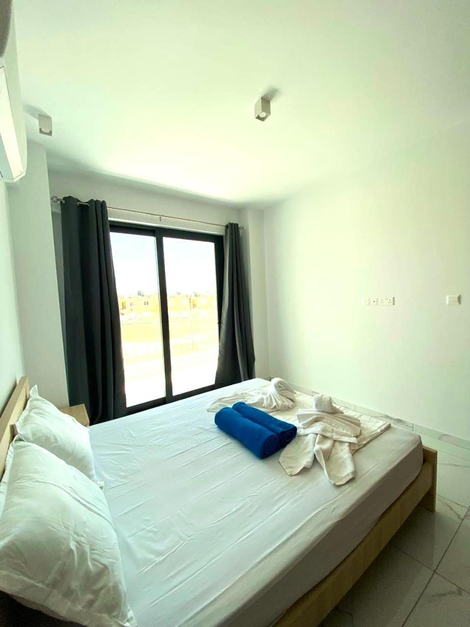 H&o New 4 Seasons Universal Paphos