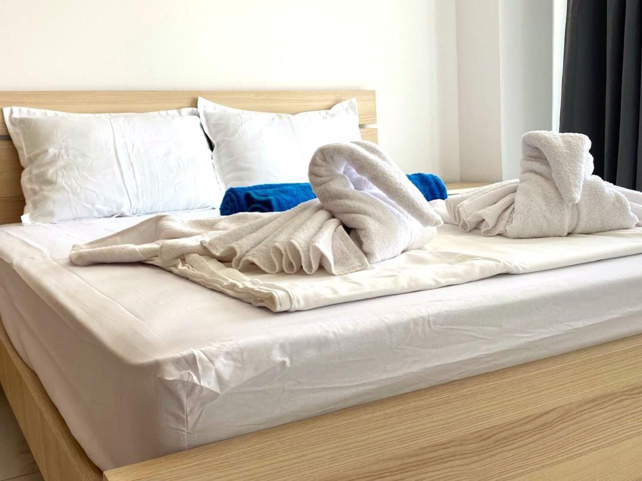 H&o New 4 Seasons Universal Apartment *