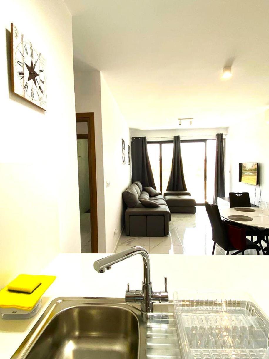 H&o New 4 Seasons Universal Apartment