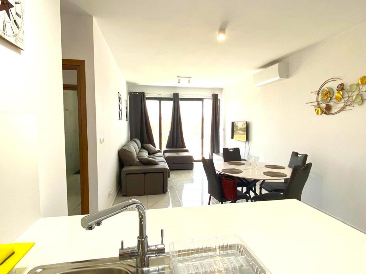 H&o New 4 Seasons Universal Apartment Paphos