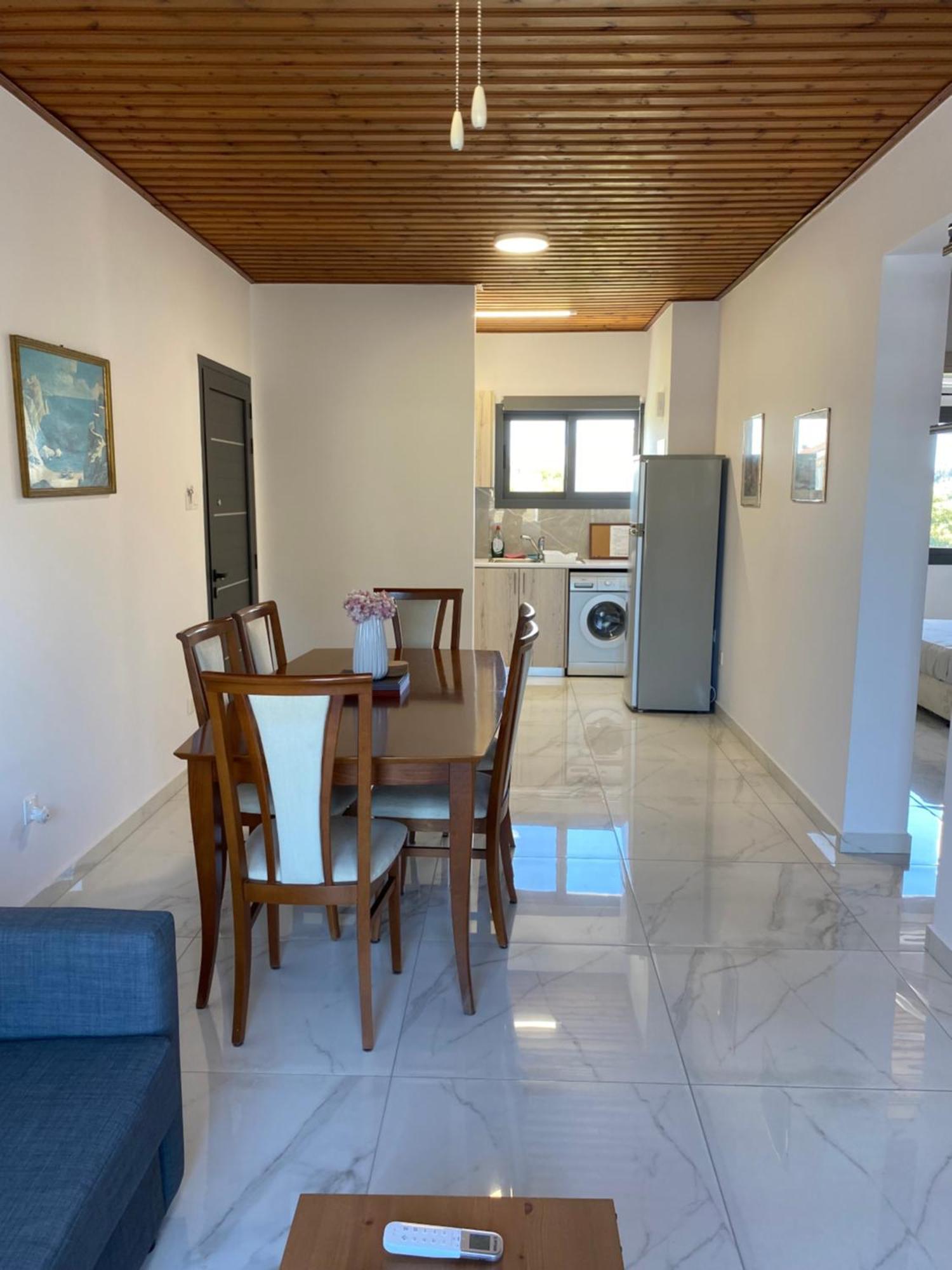 Seaside Two Bedroom Deluxe Flat In Tourist Area *