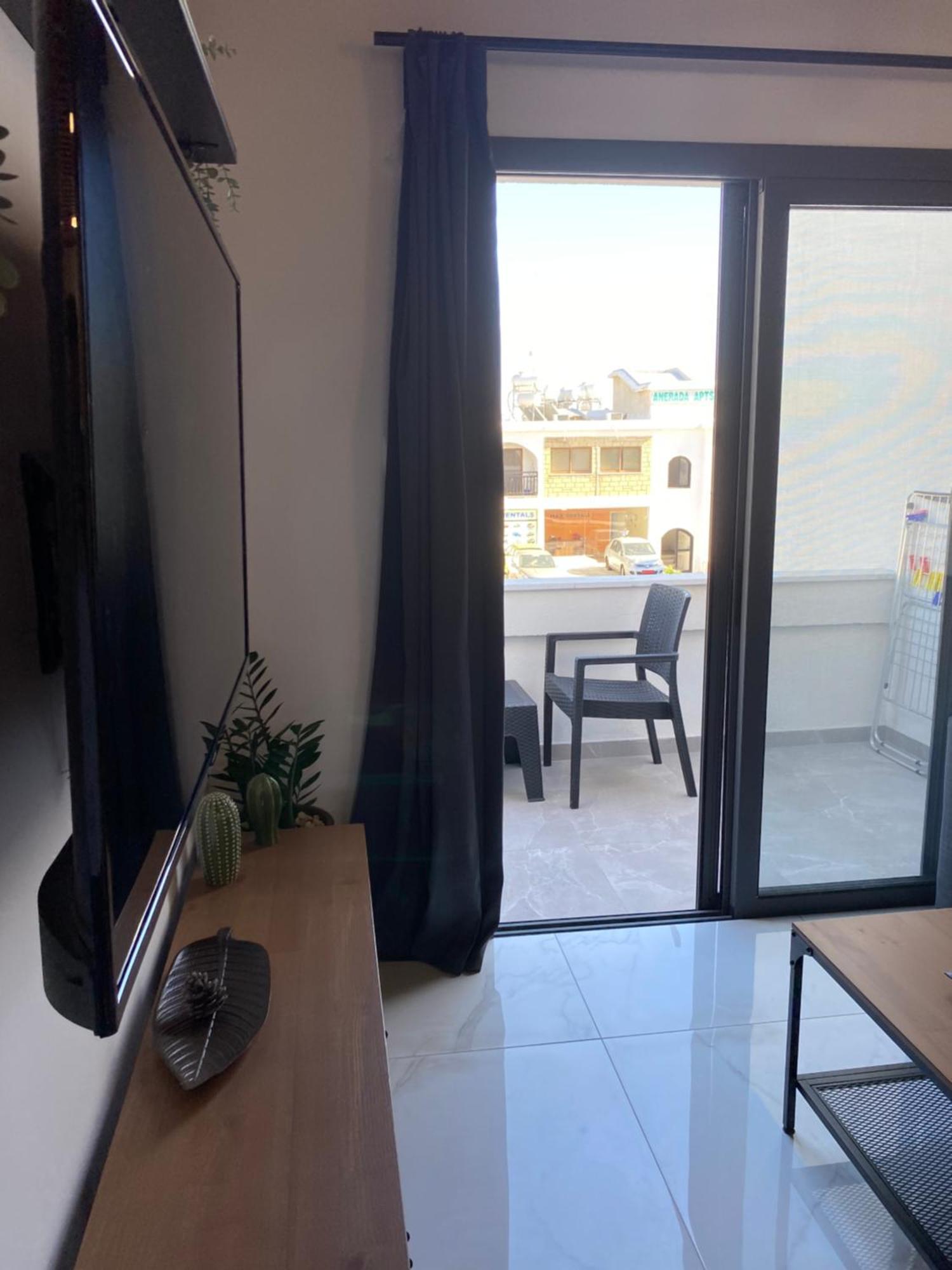 Apartment Seaside Two Bedroom Deluxe Flat In Tourist Area