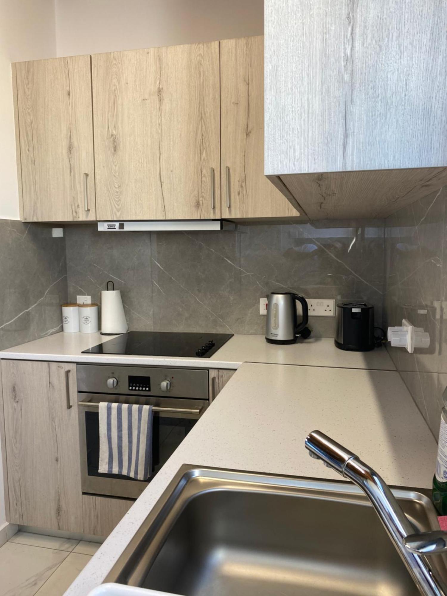 Seaside Two Bedroom Deluxe Flat In Tourist Area Apartment *