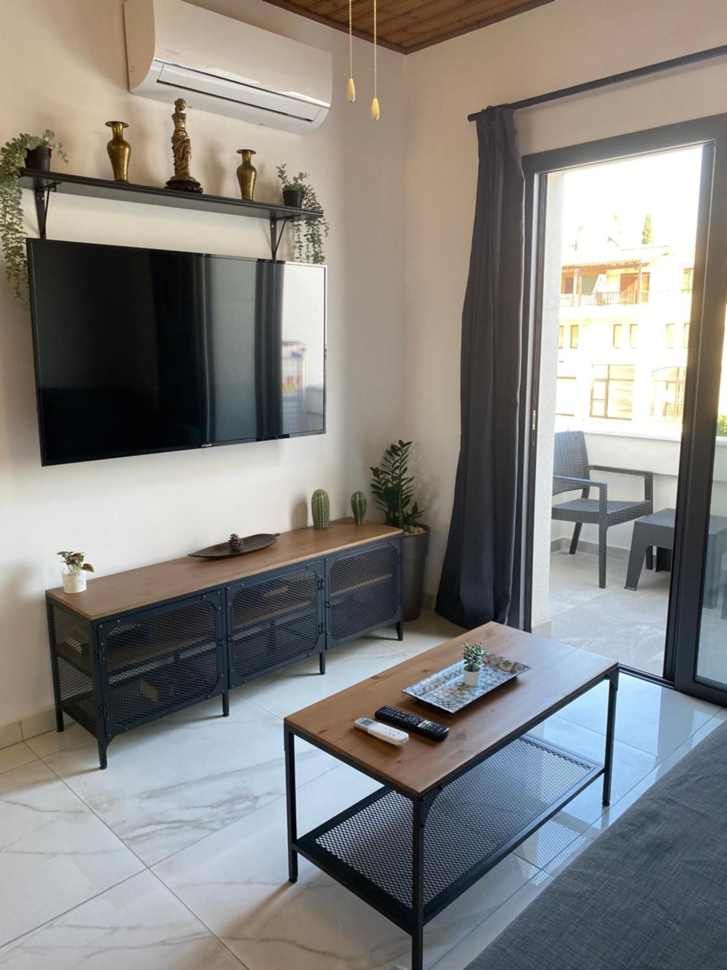Seaside Two Bedroom Deluxe Flat In Tourist Area * Paphos
