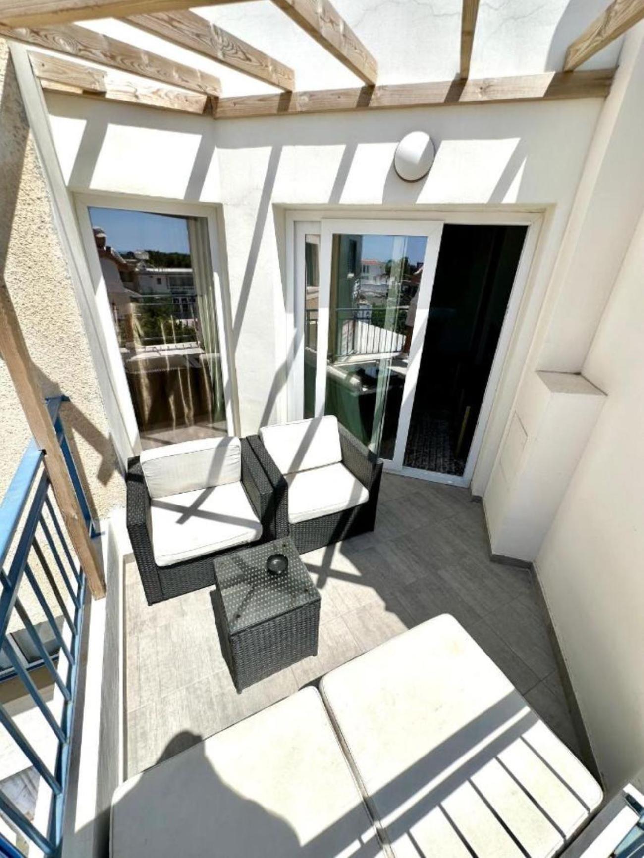 H&o Boulevard Breeze Apartment!