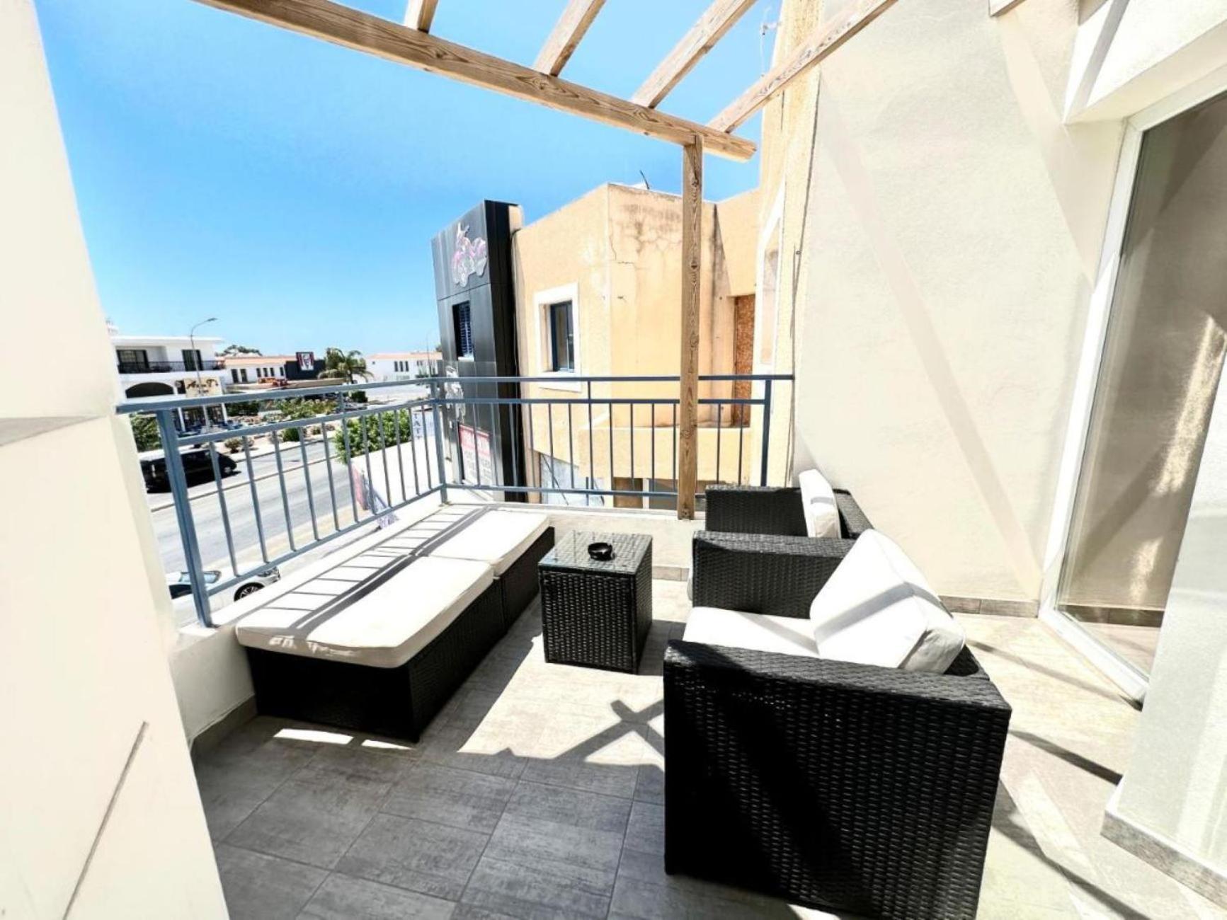 Apartment H&o Boulevard Breeze Apartment!
