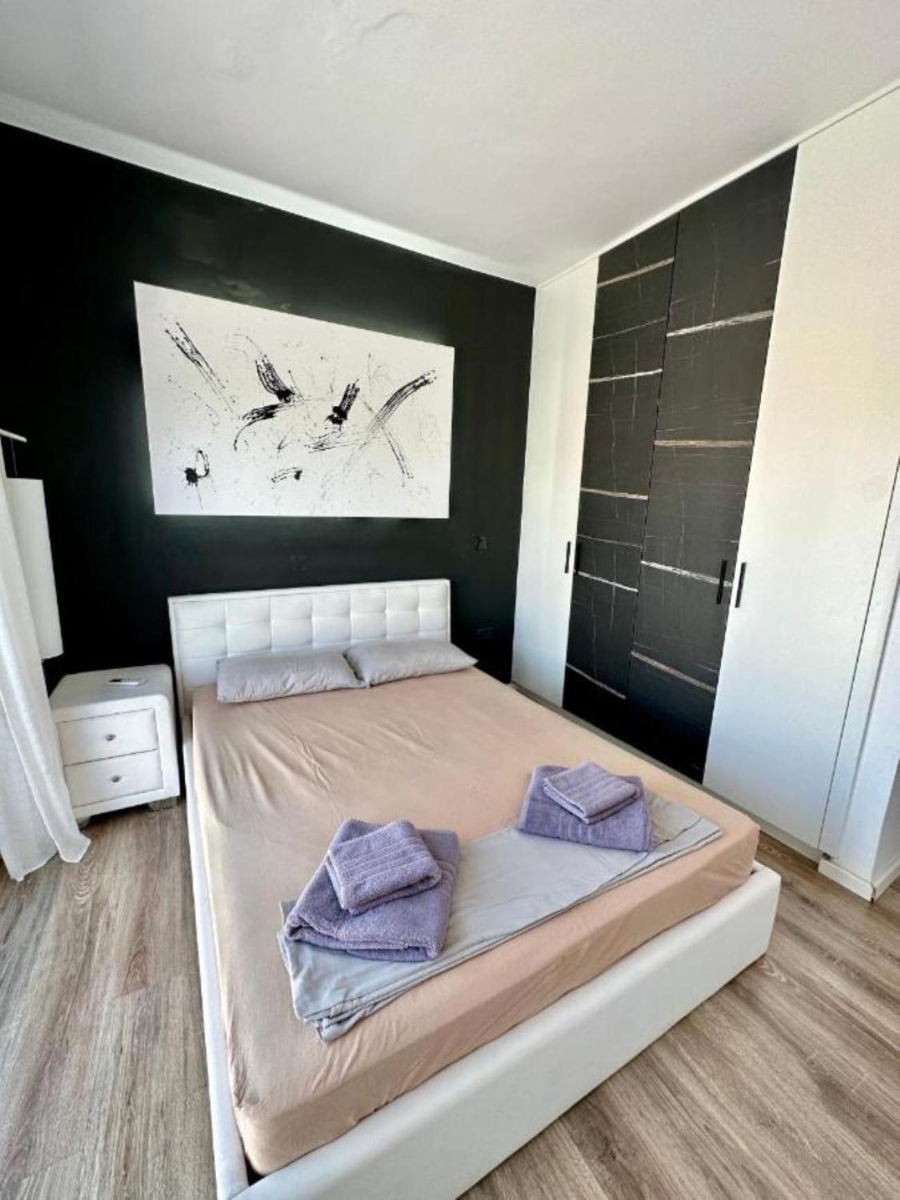 H&o Boulevard Breeze Apartment!