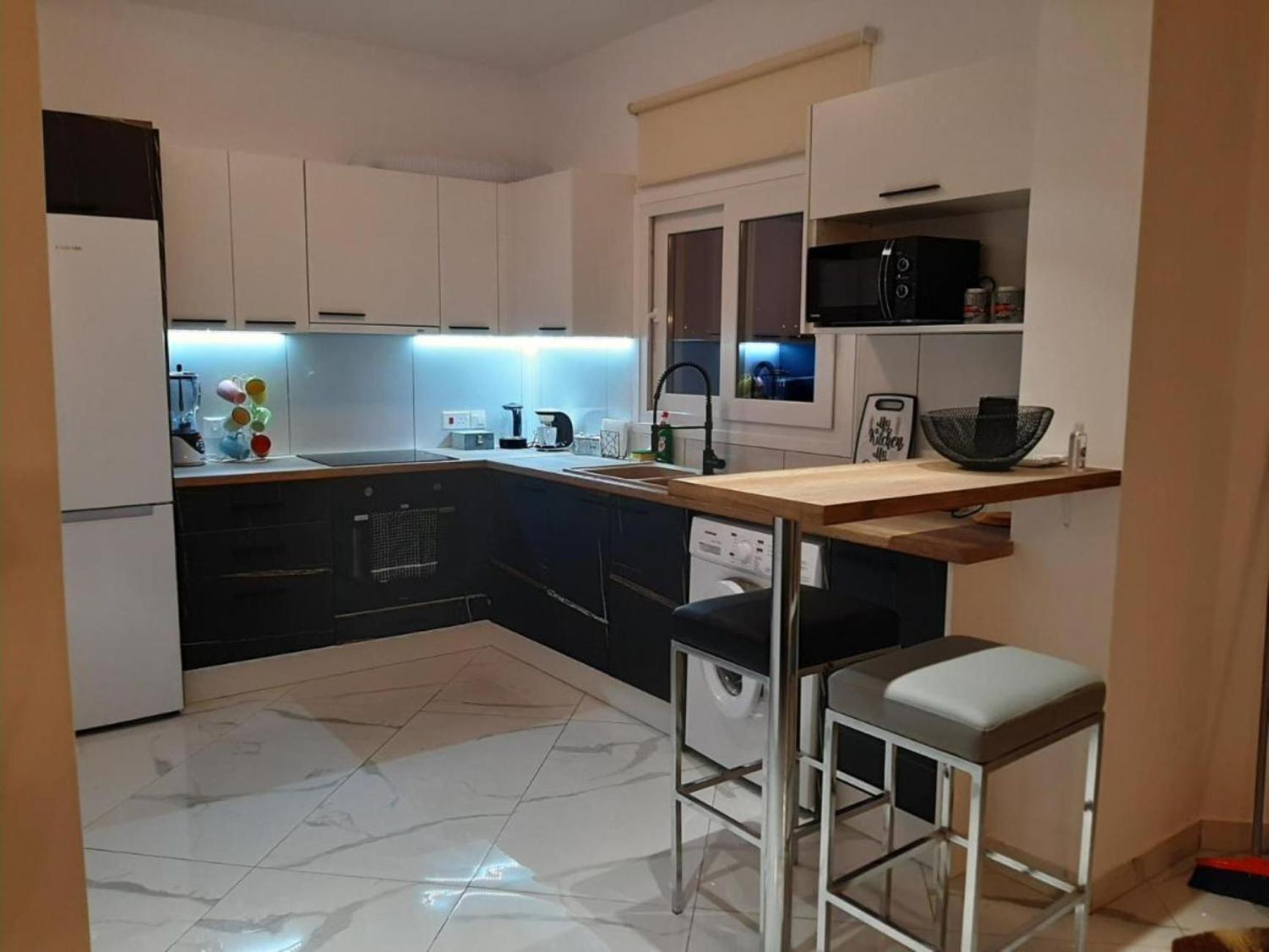H&o Boulevard Breeze Apartment!