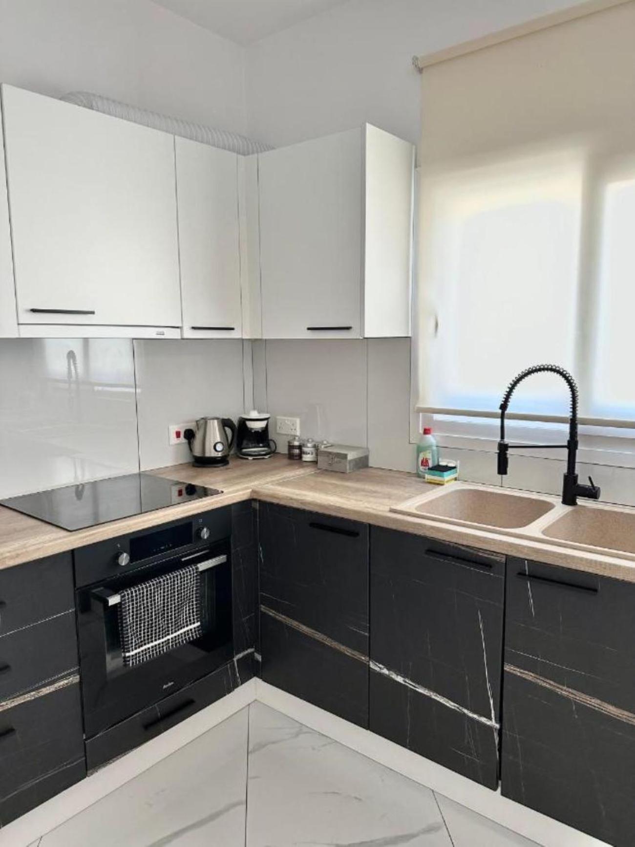 H&o Boulevard Breeze Apartment! Apartment *