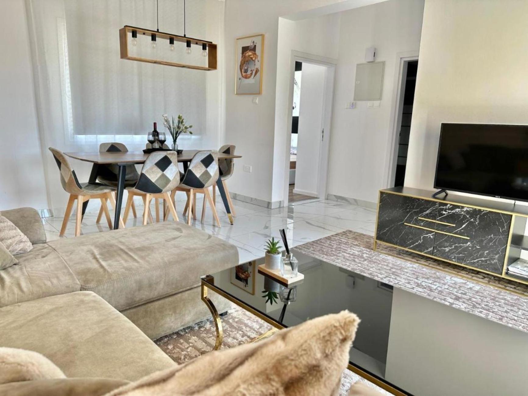 H&o Boulevard Breeze Apartment! Apartment *
