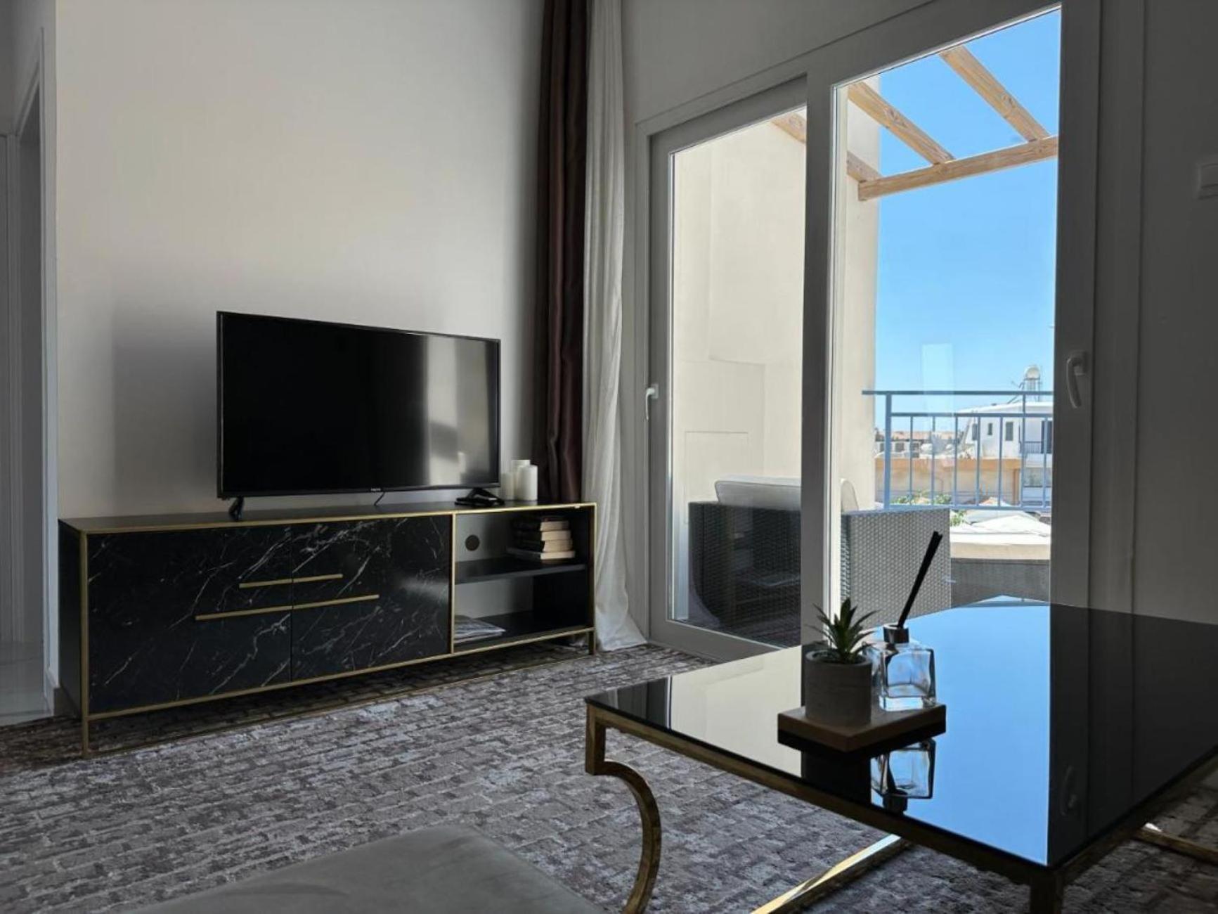 H&o Boulevard Breeze Apartment! Paphos