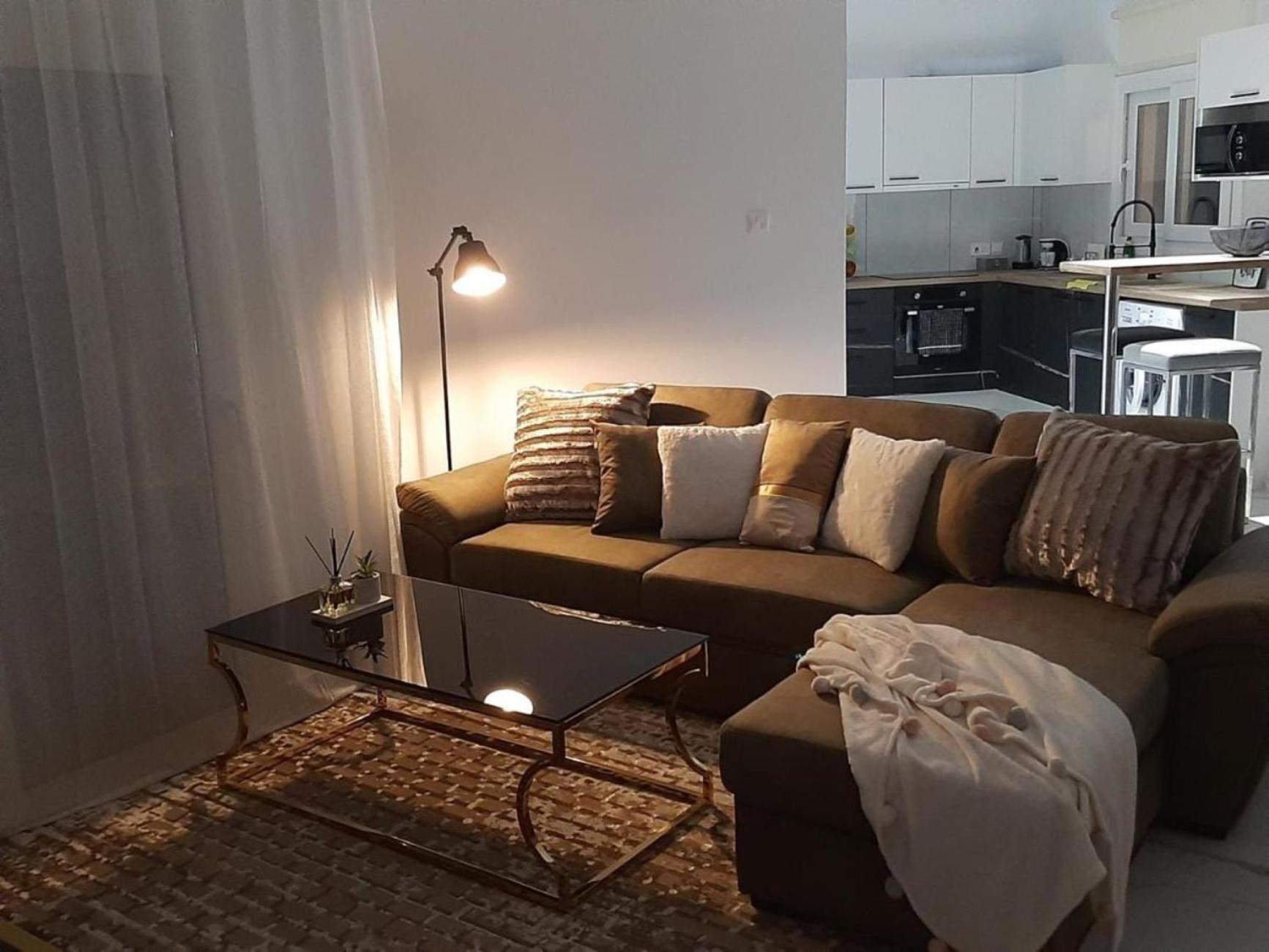 Apartment H&o Boulevard Breeze Apartment!