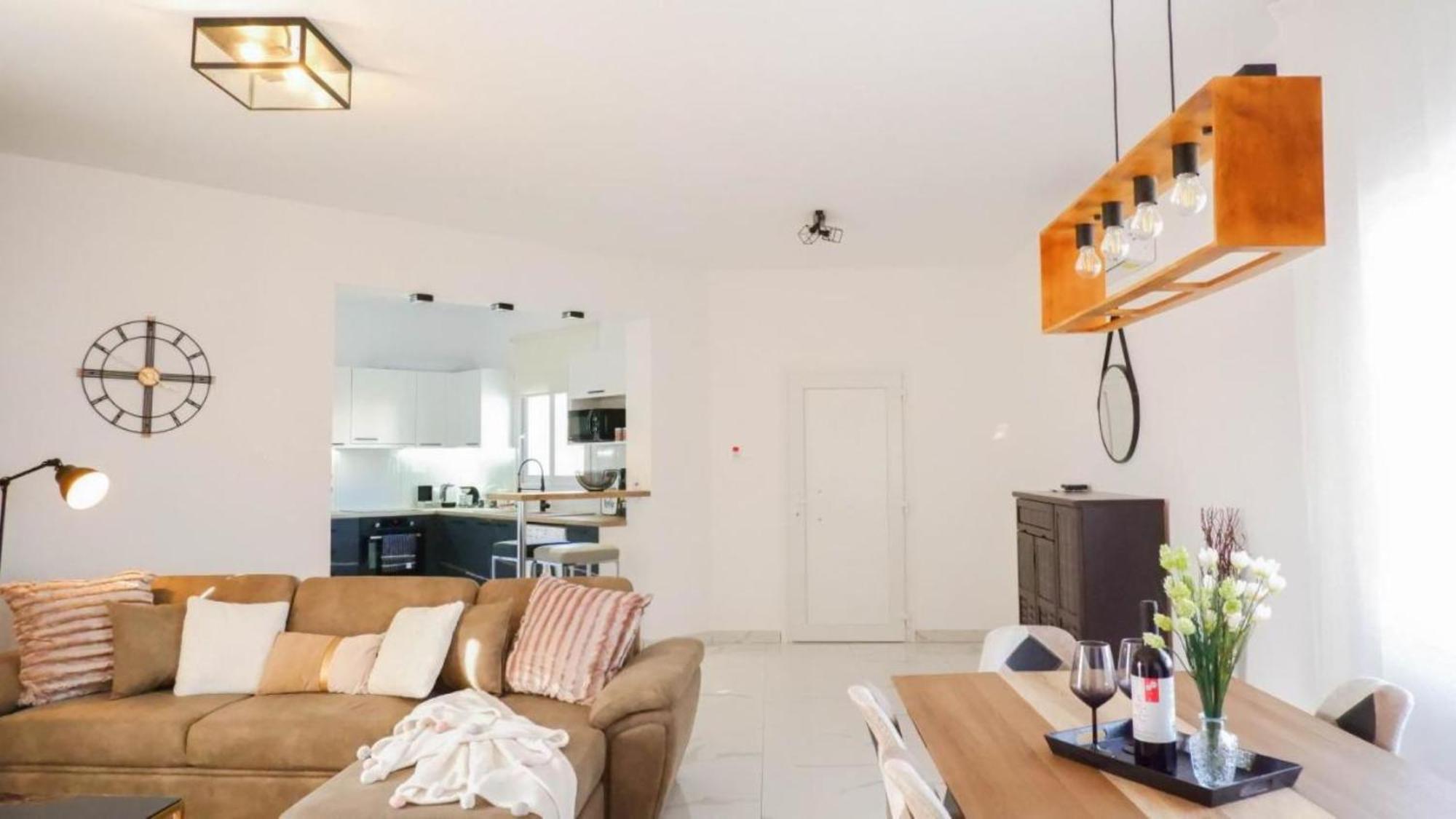Apartment H&o Boulevard Breeze Apartment! *