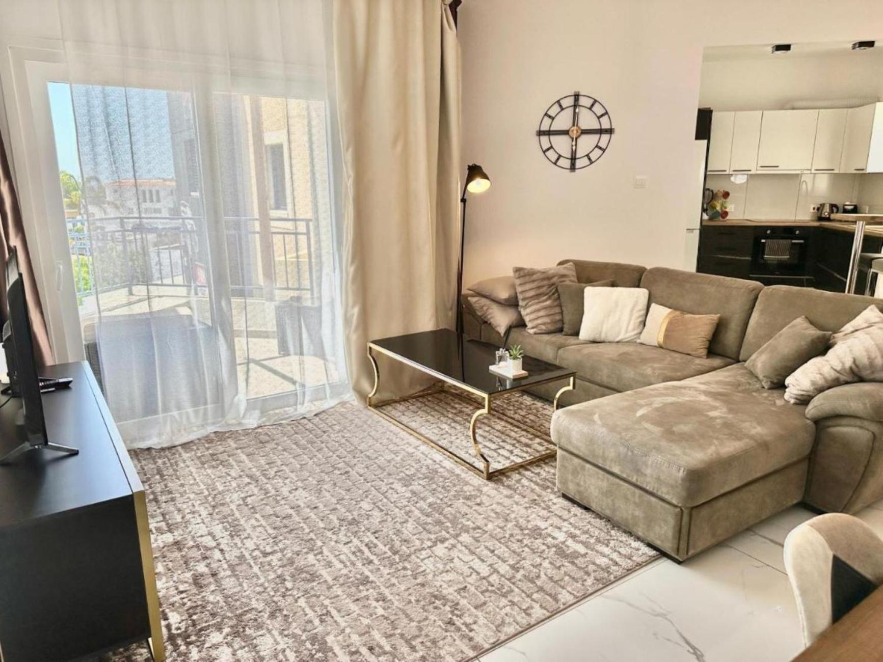 H&o Boulevard Breeze Apartment! * Paphos