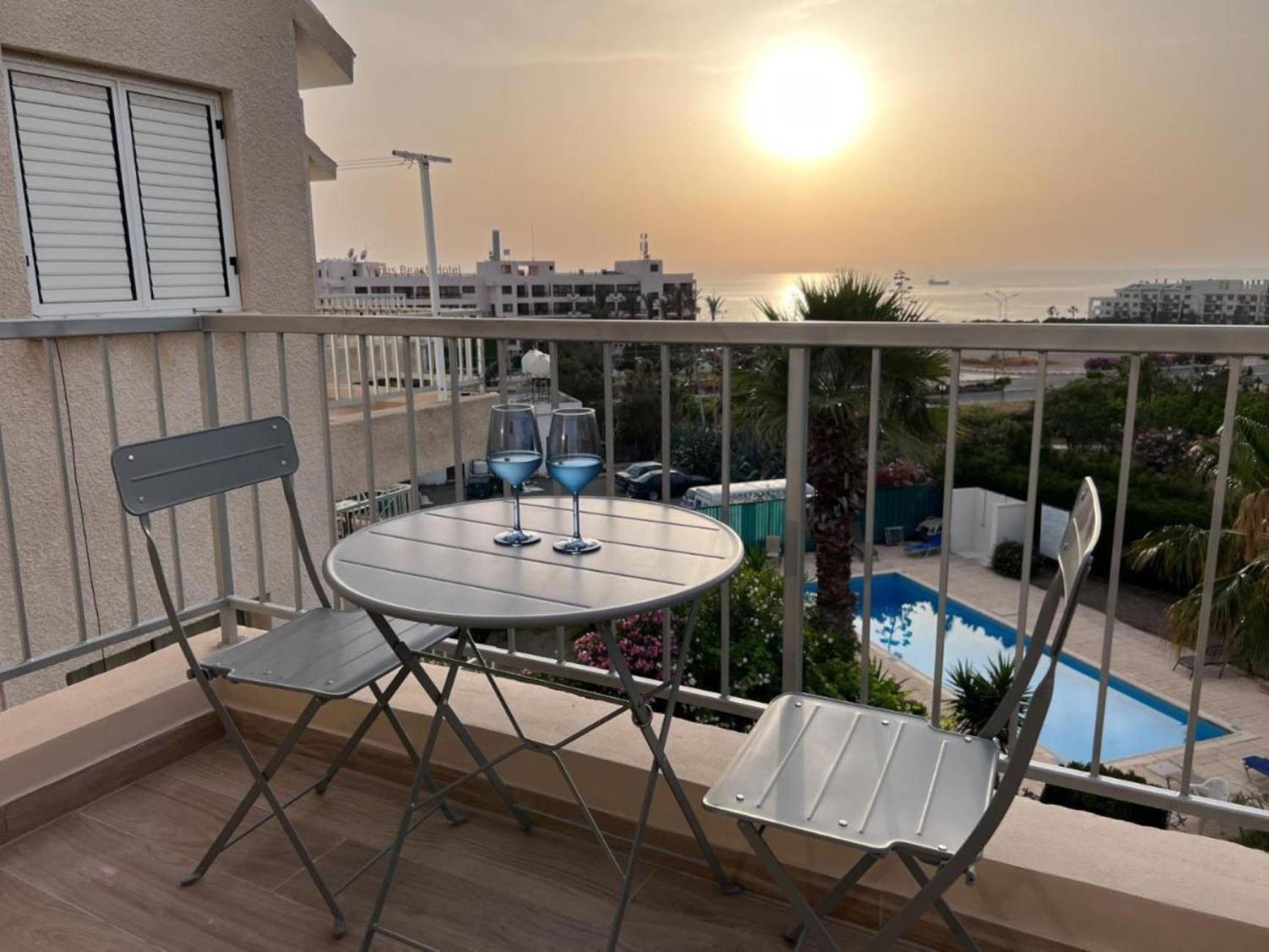 H&o Diamond Complex Sea View