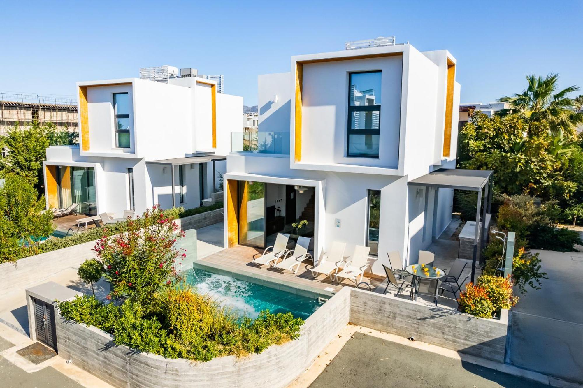 Villa Laurus 2 By Ezoria