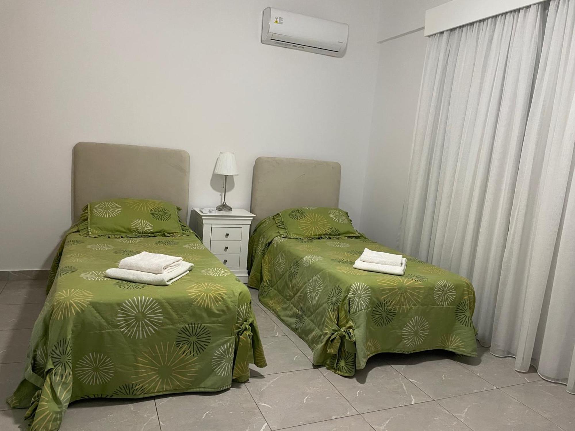 Townhouse With Pool 5 Minute Walk To * Paphos