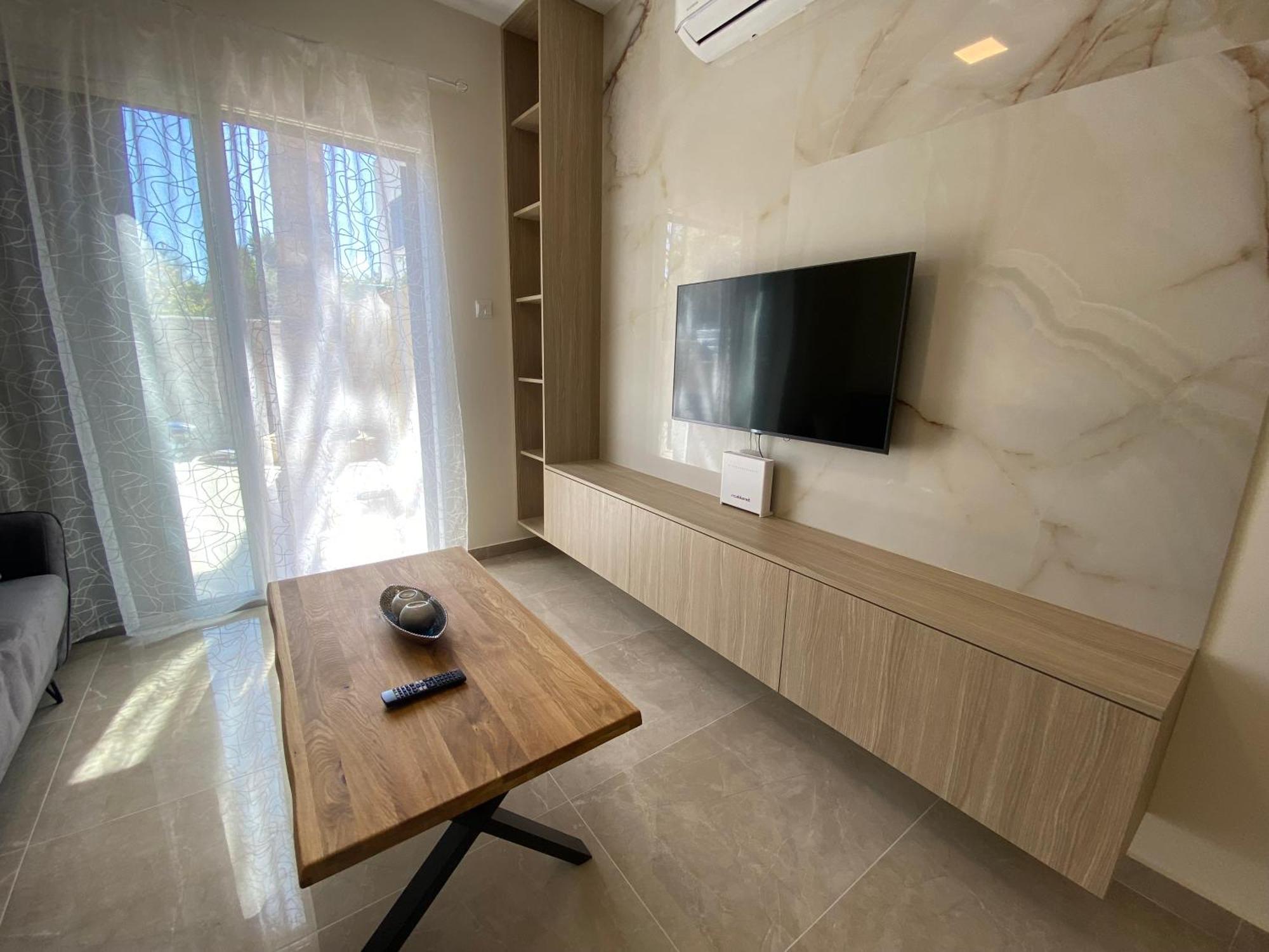 Seaside Luxury Flat In Harbour Tourist Area * Paphos