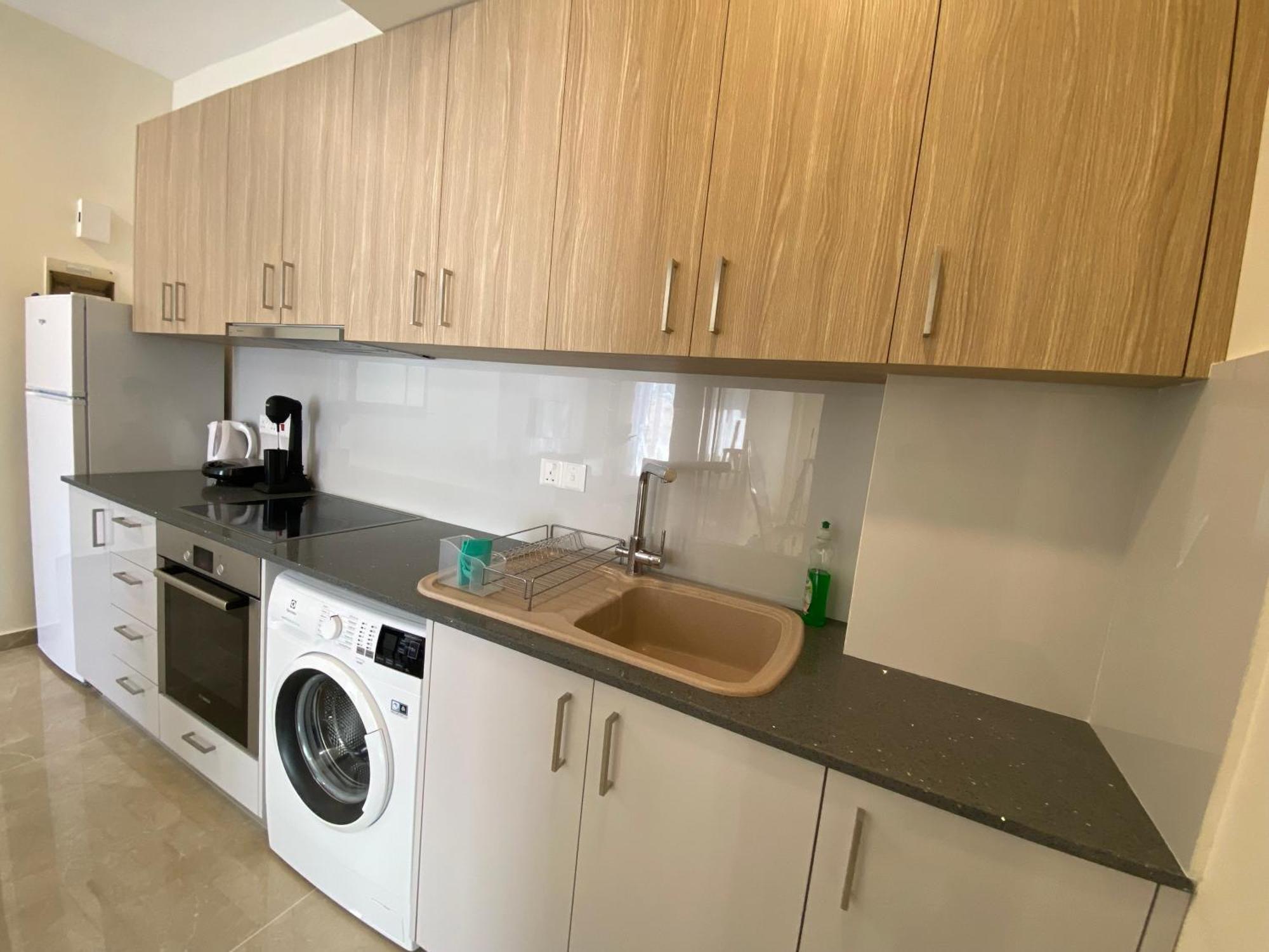 Seaside Luxury Flat In Harbour Tourist Area * Paphos