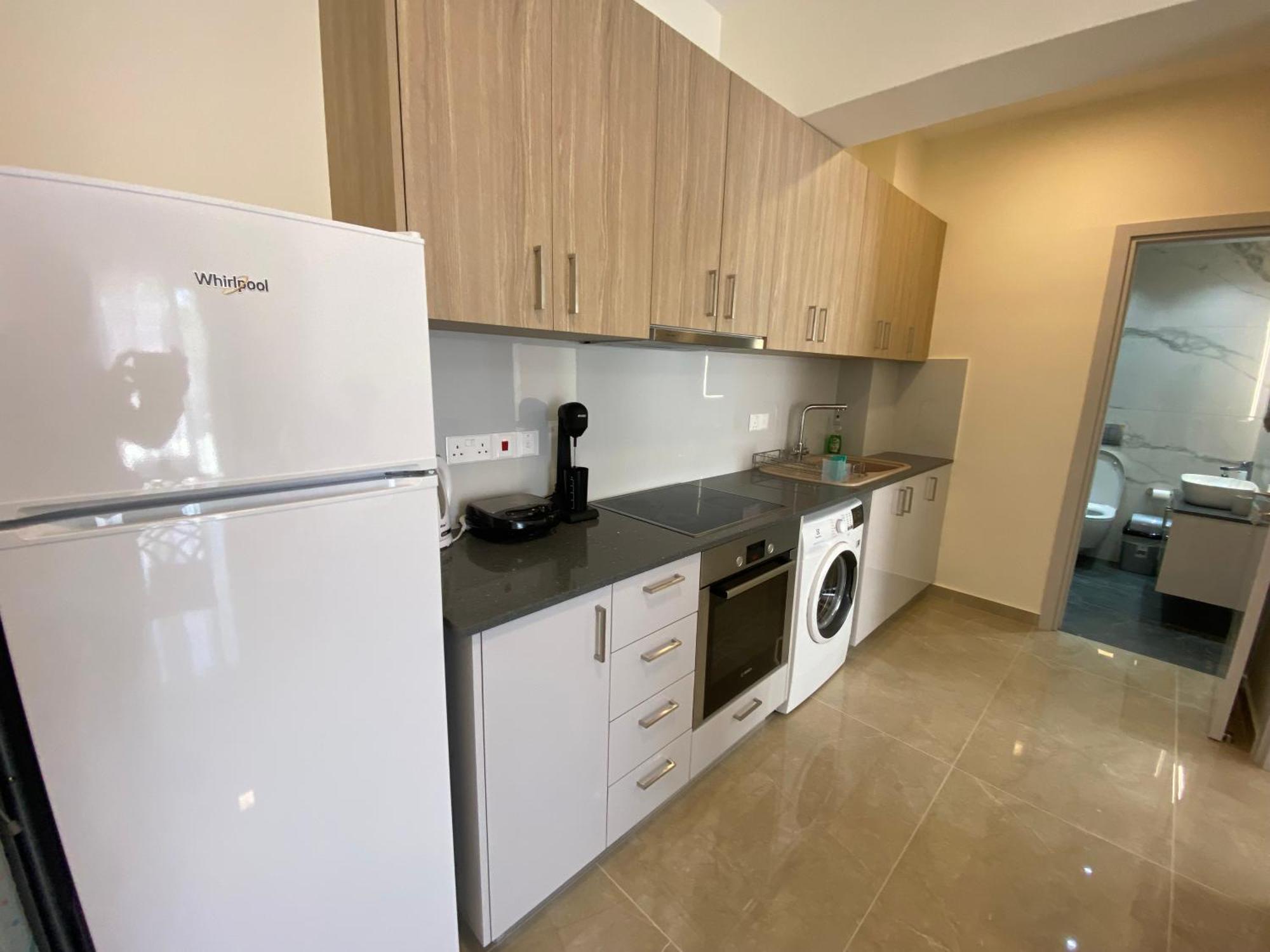 Seaside Luxury Flat In Harbour Tourist Area * Paphos