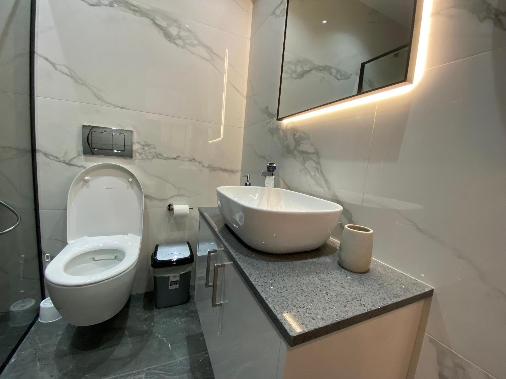 Seaside Luxury Flat In Harbour Tourist Area * Paphos