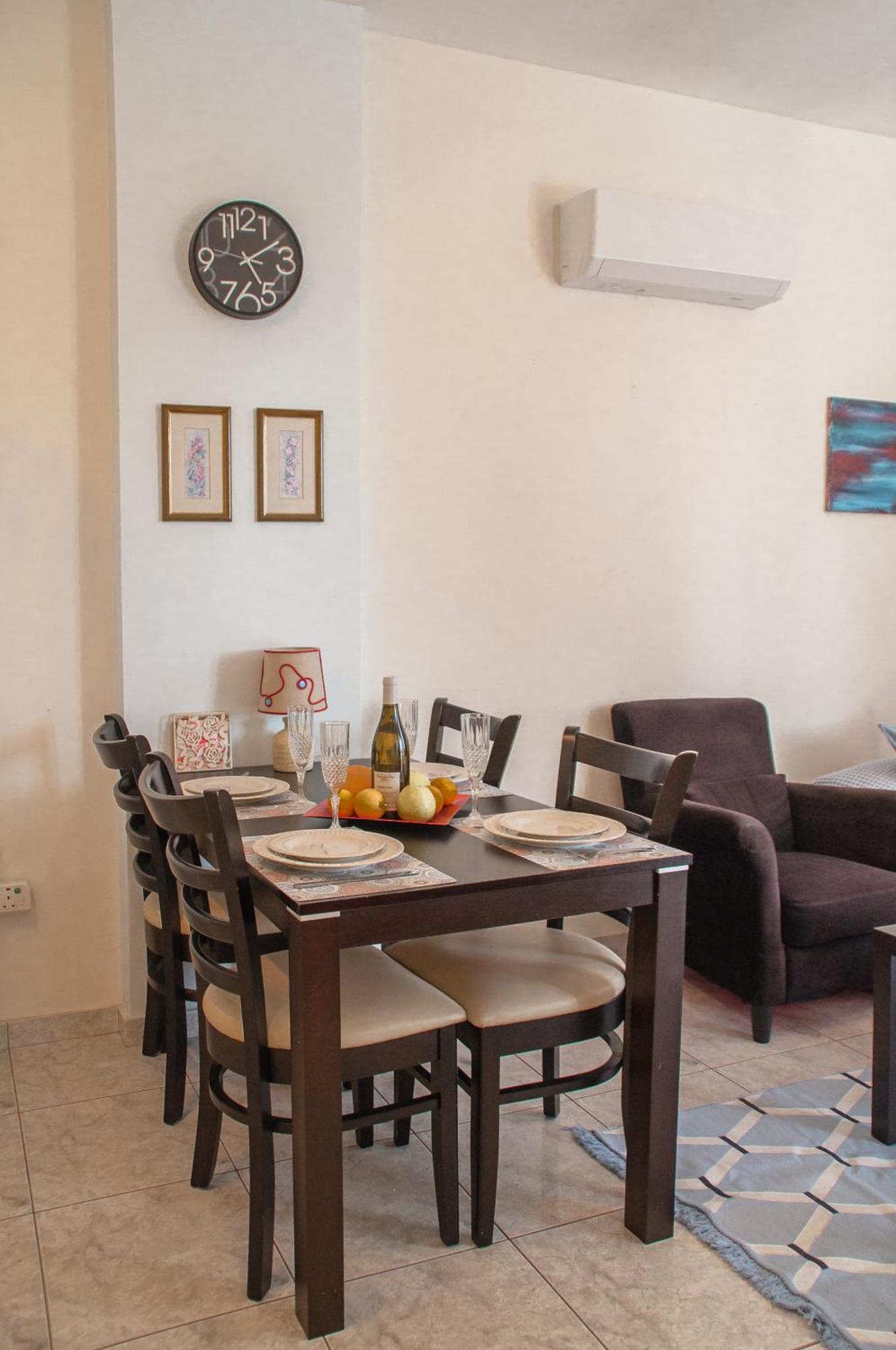 Apartment Cozy 1 Bedroom In Walking Distance To The Municipal Paphos