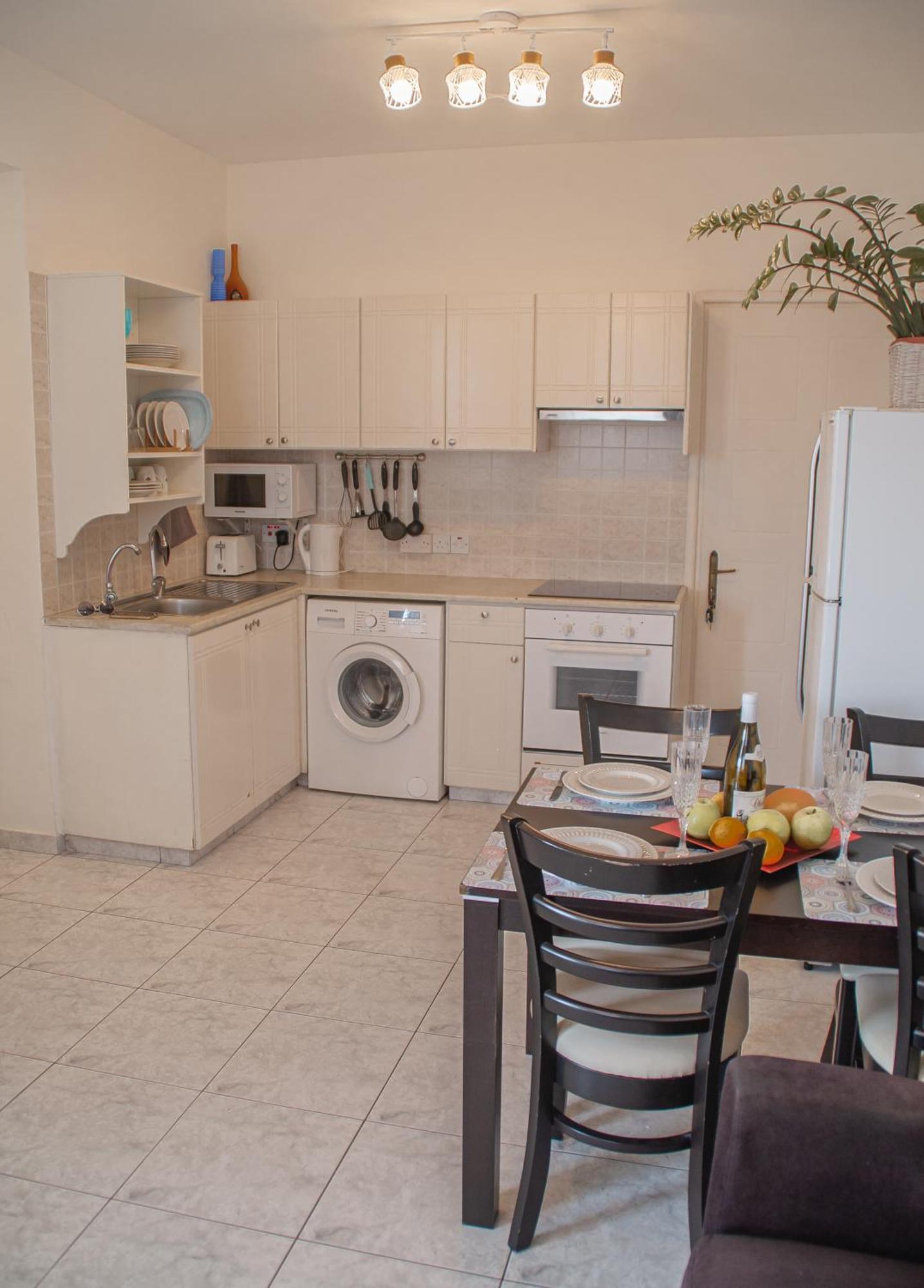 Cozy 1 Bedroom In Walking Distance To The Municipal Apartment