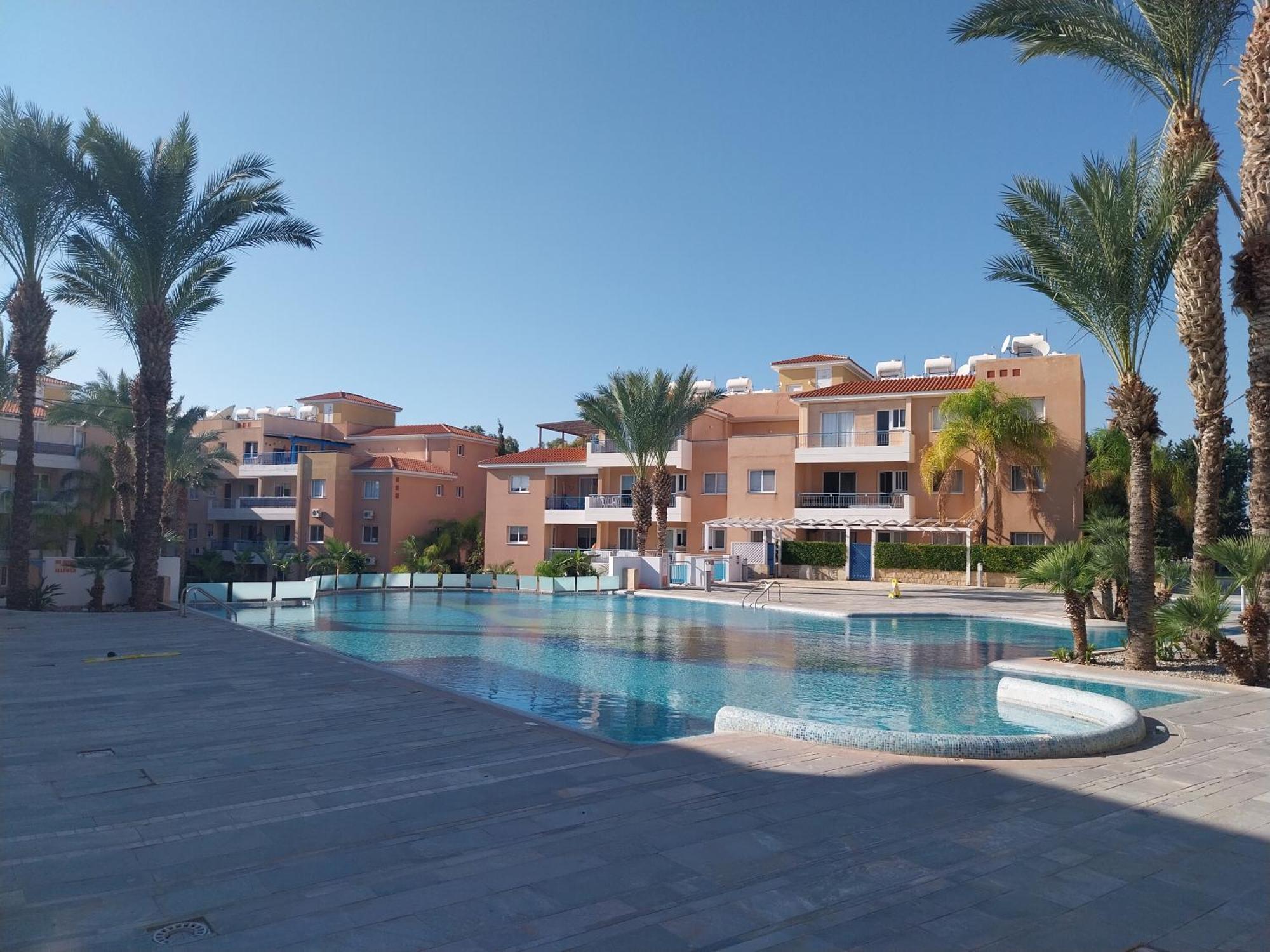 Sunny 2 Bed Home, In Universal Apartment *