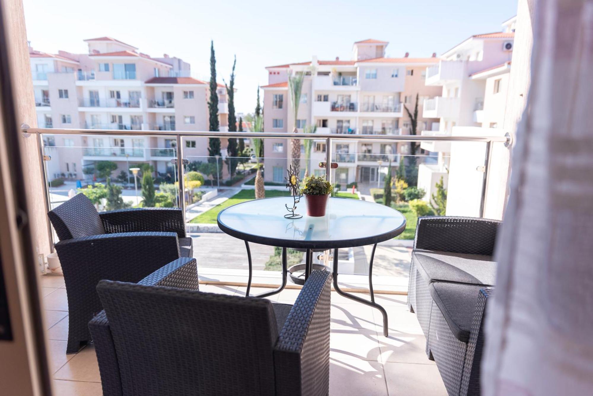 Elysia Park Pool View Apartment *