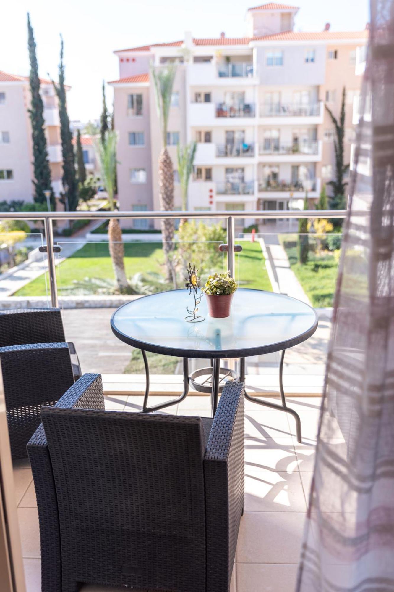 Elysia Park Pool View Apartment
