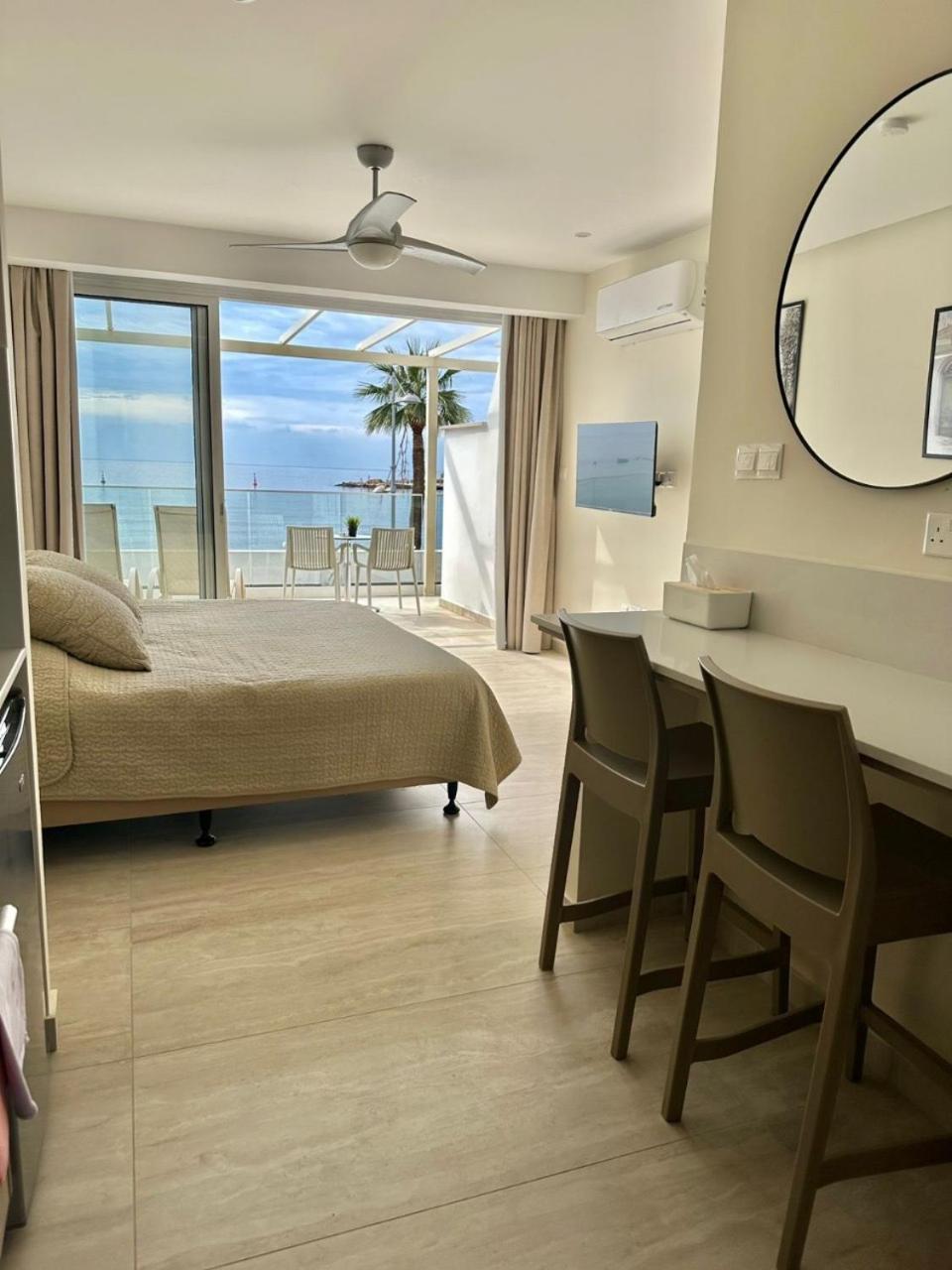Harbour Lights Apartment
