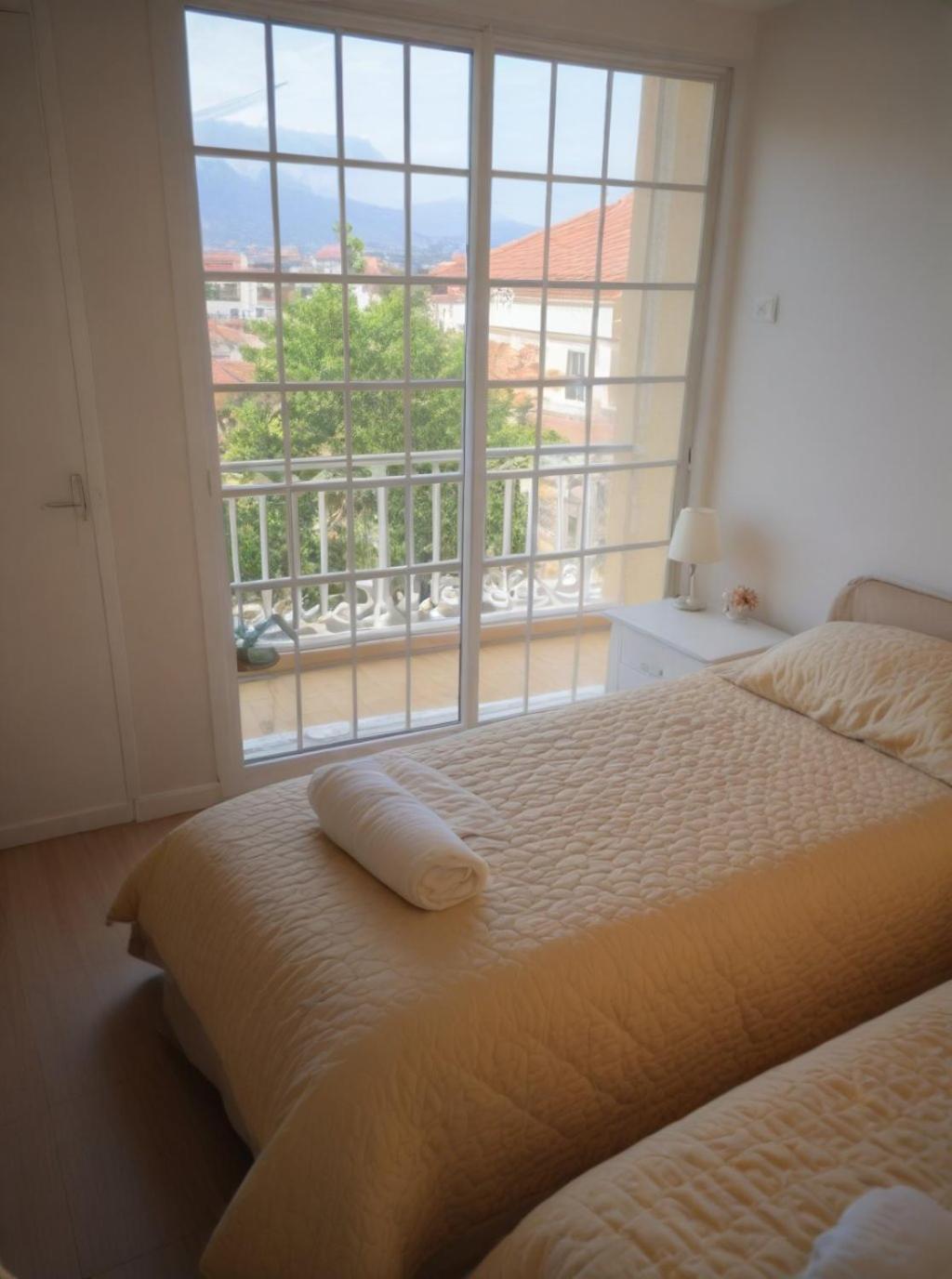 Three Bedroom With Fireplace And Piano * Paphos