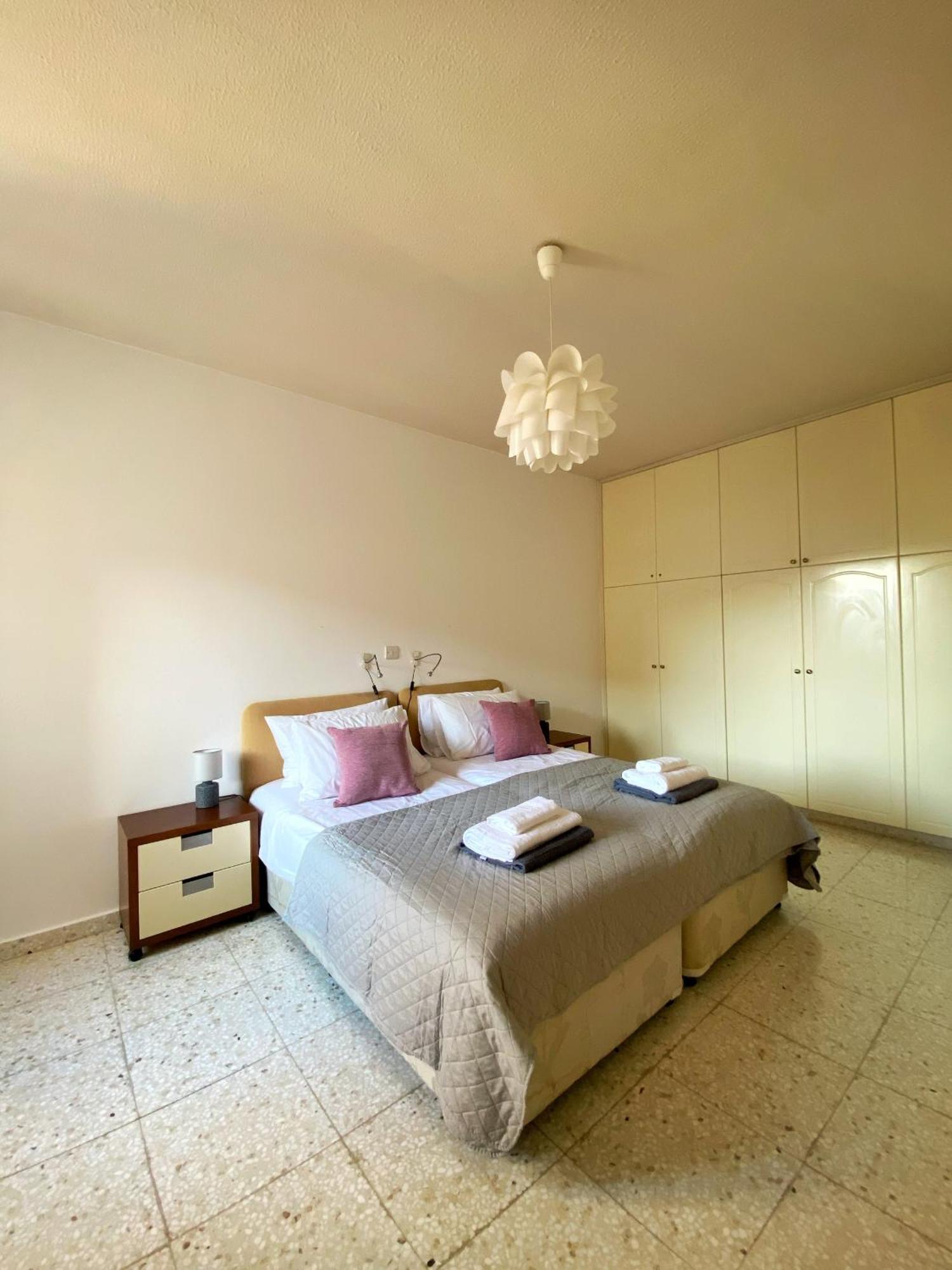 King's Palace Apartment *