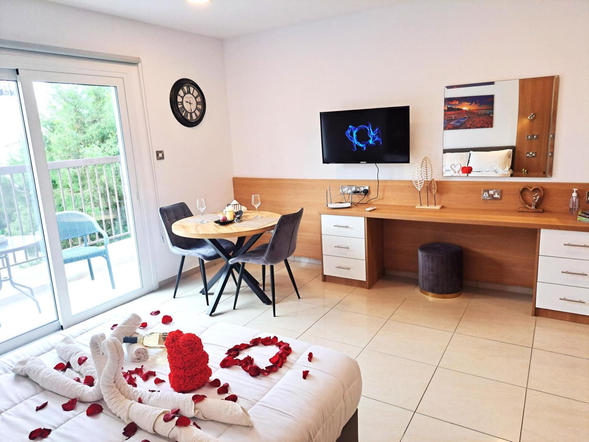 Prime Location! - 400m From The * Paphos