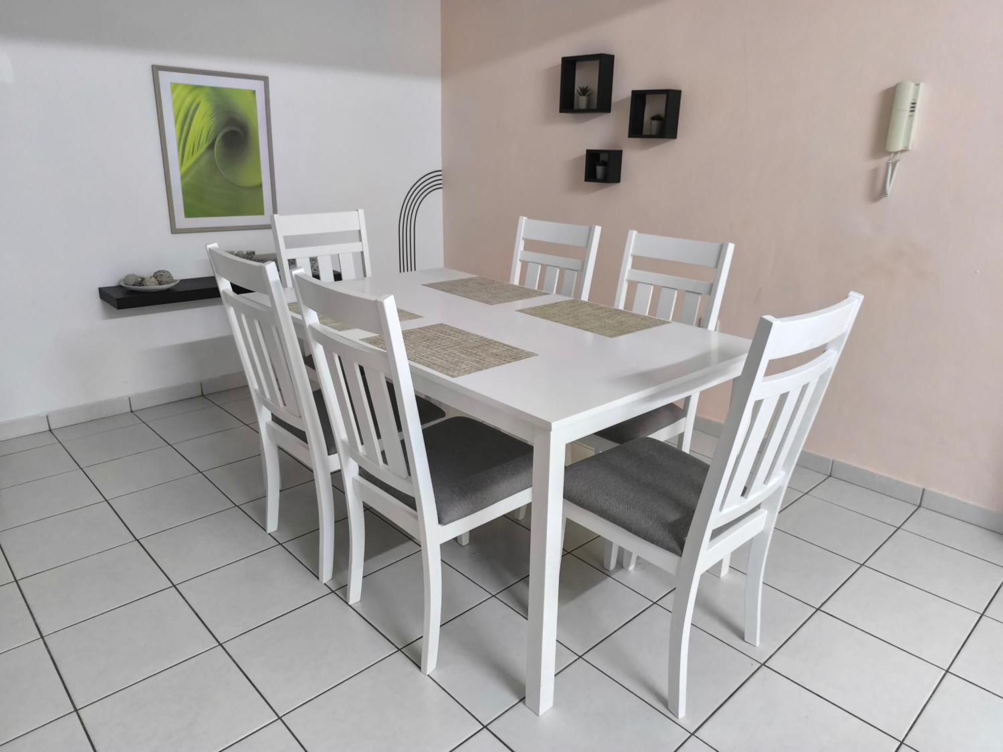 Anthea Gardens - Cosy Apartment