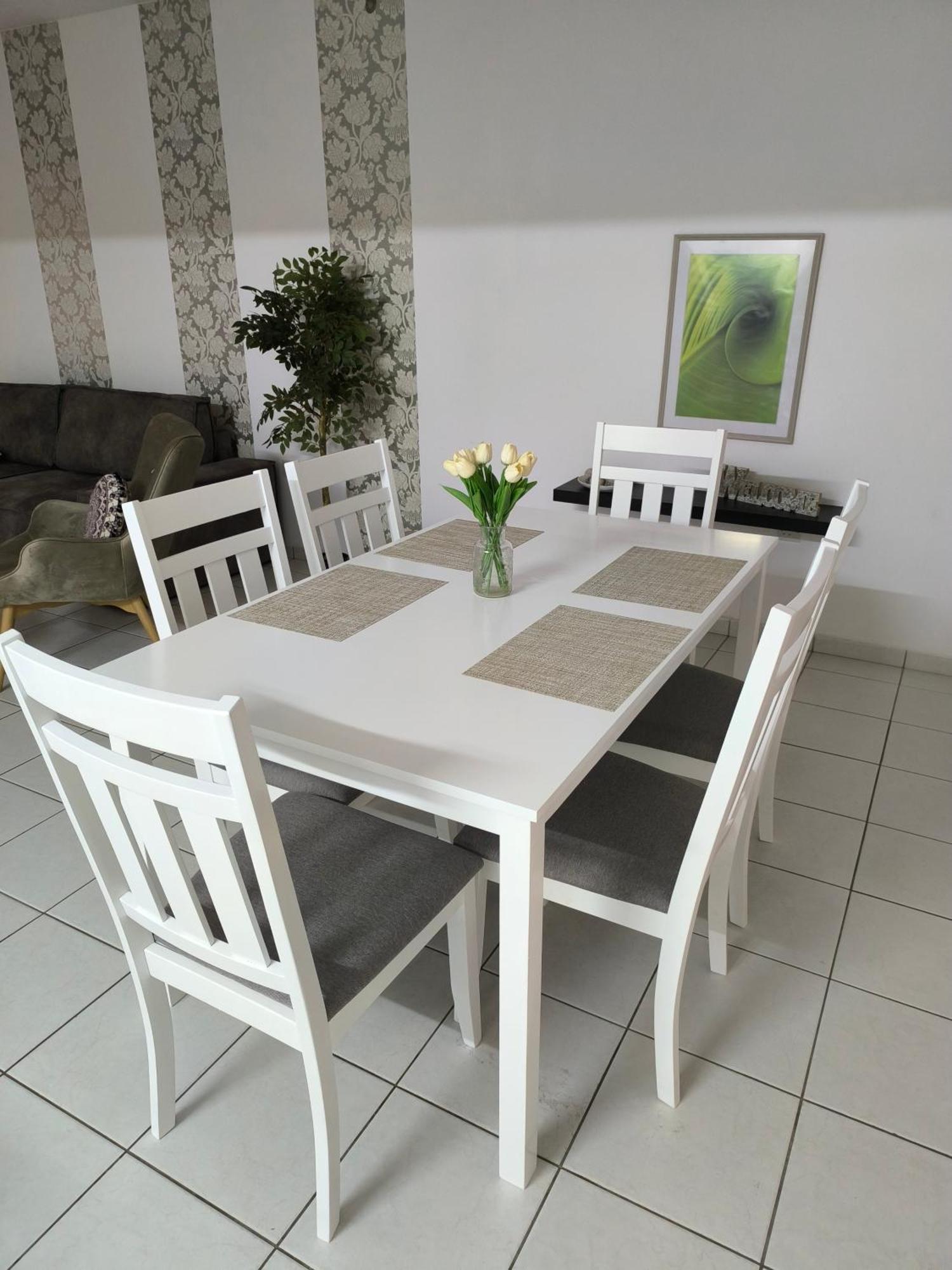 Anthea Gardens - Cosy Apartment *
