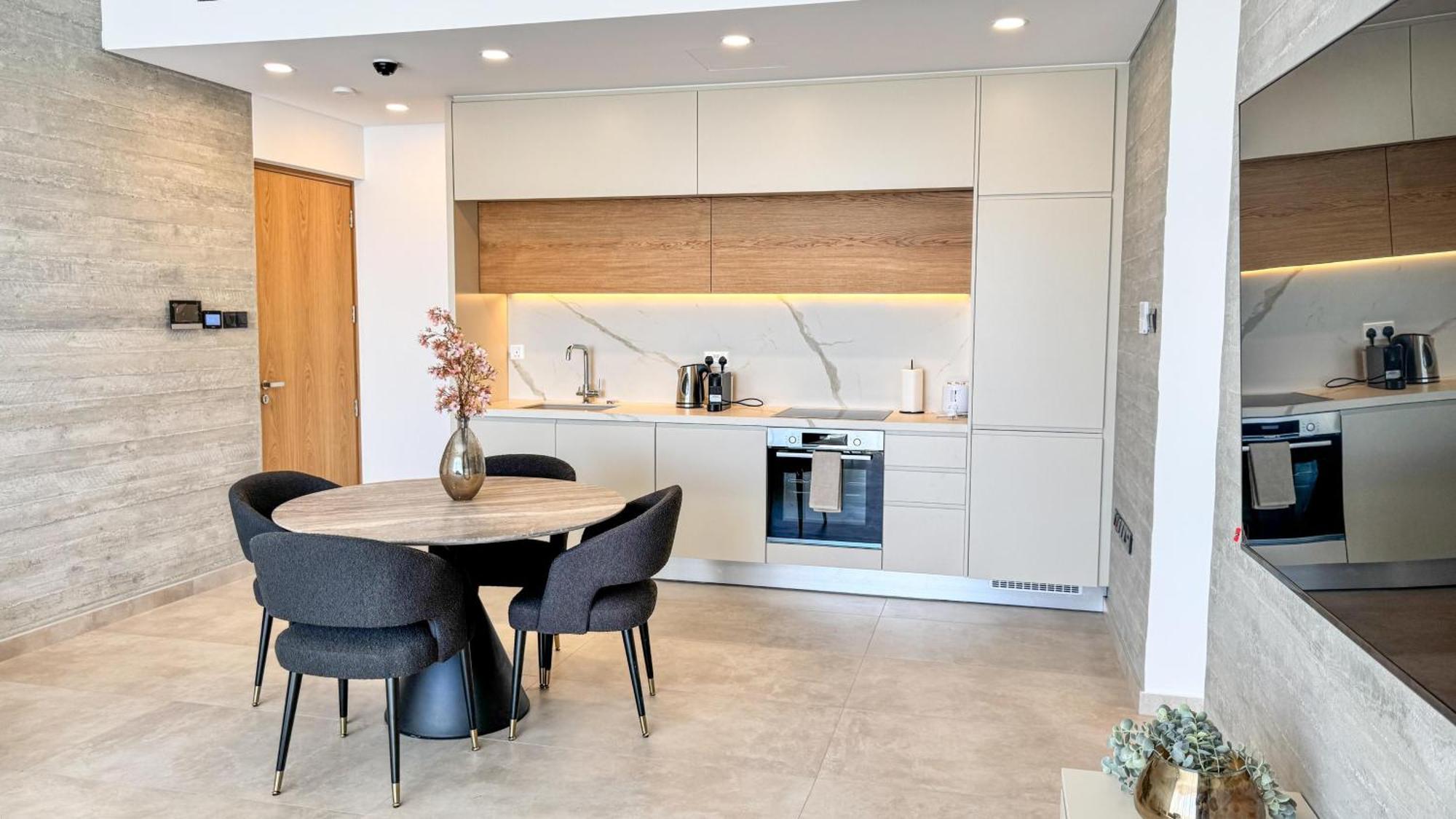 Malberry Park 203 - Modern 2 Bedroom With Pool, Gym, Jaccuzi Paphos