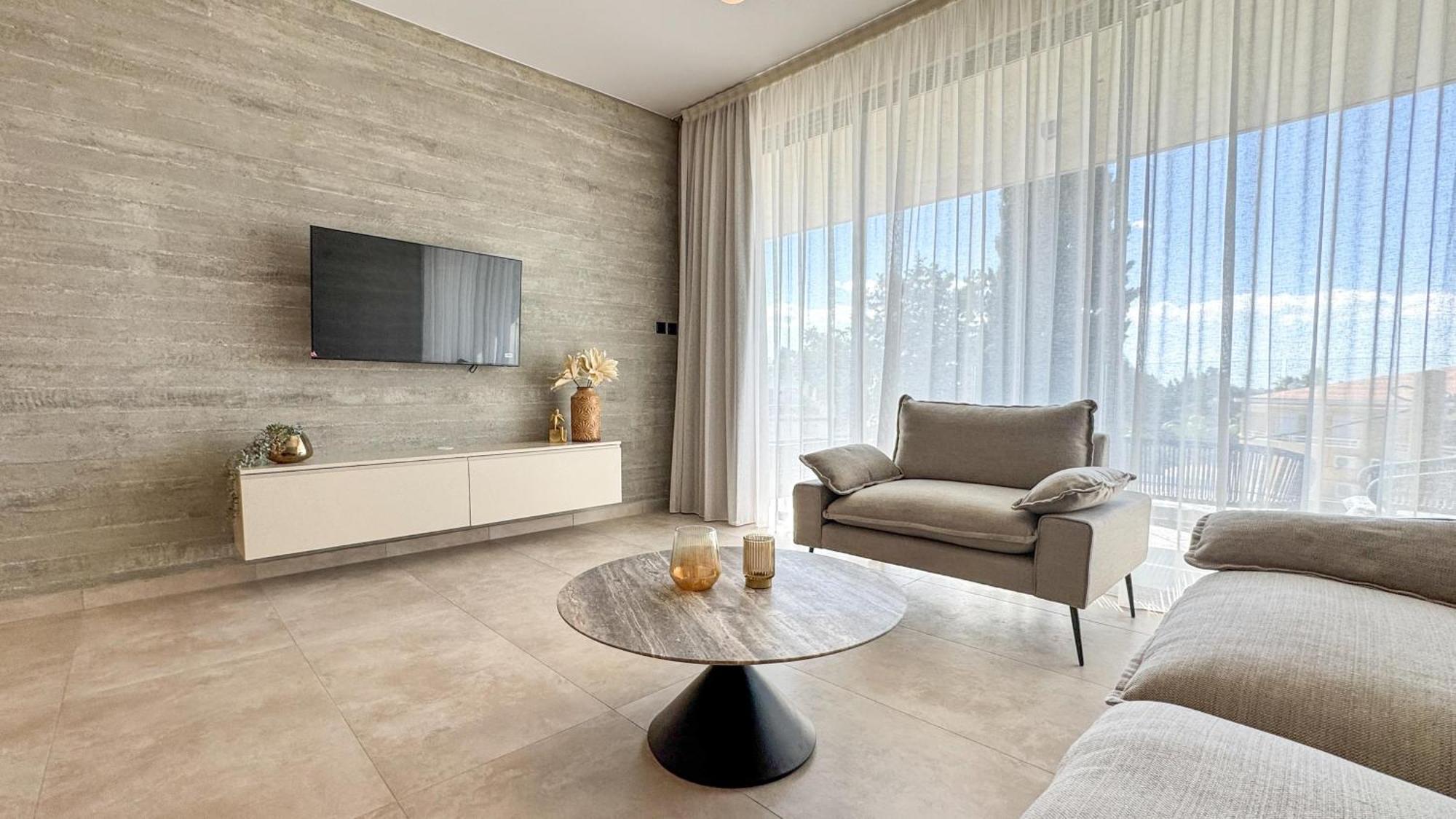 Apartment Malberry Park 203 - Modern 2 Bedroom With Pool, Gym, Jaccuzi Paphos