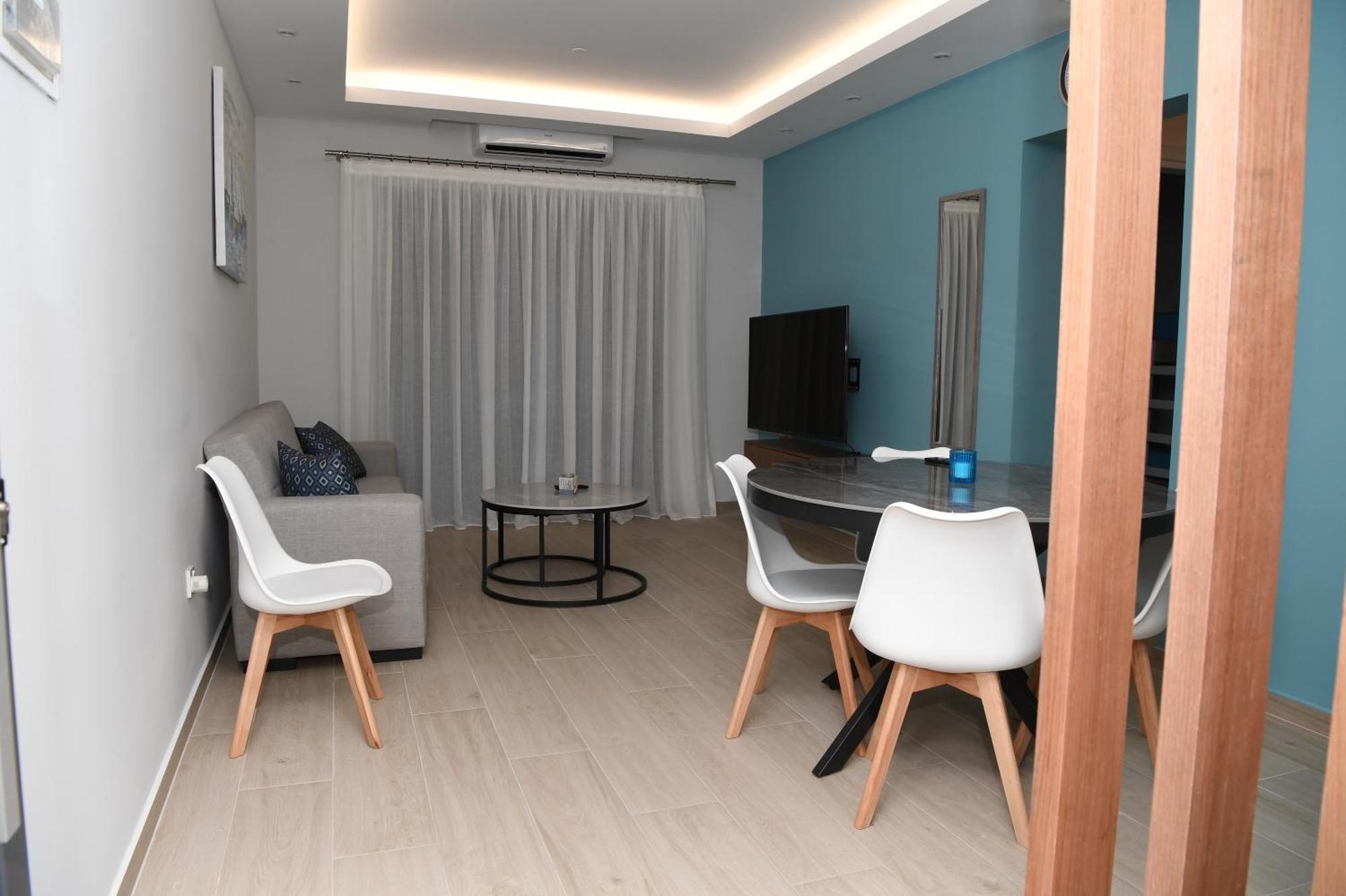 Alexis - Newly Renovated 2-bedroom With Swimming Pool *
