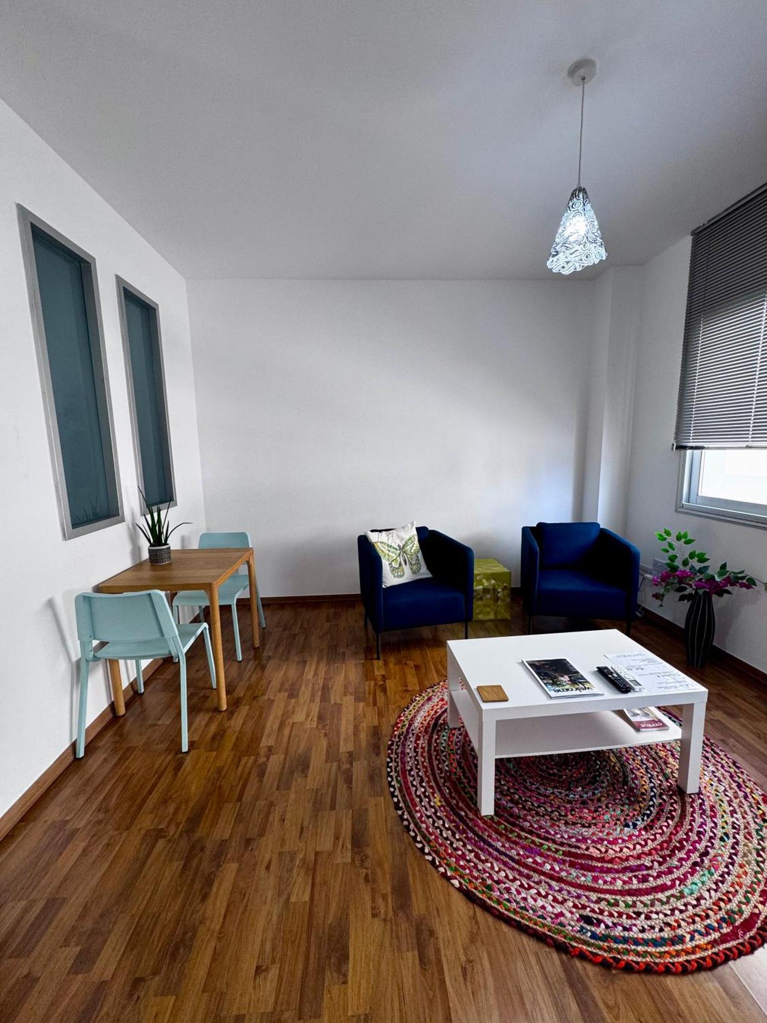 Lovely In Apartment *