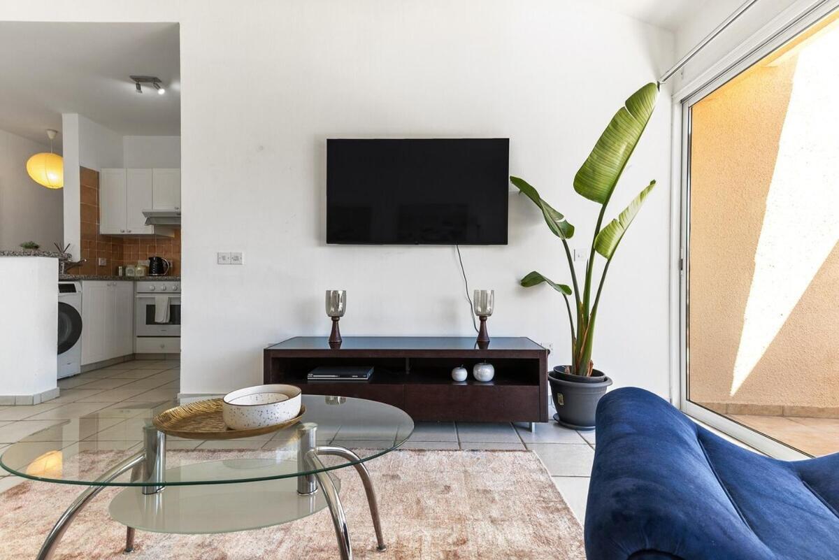 Apartment Limnaria Gardens Beautiful By Vichy Paphos