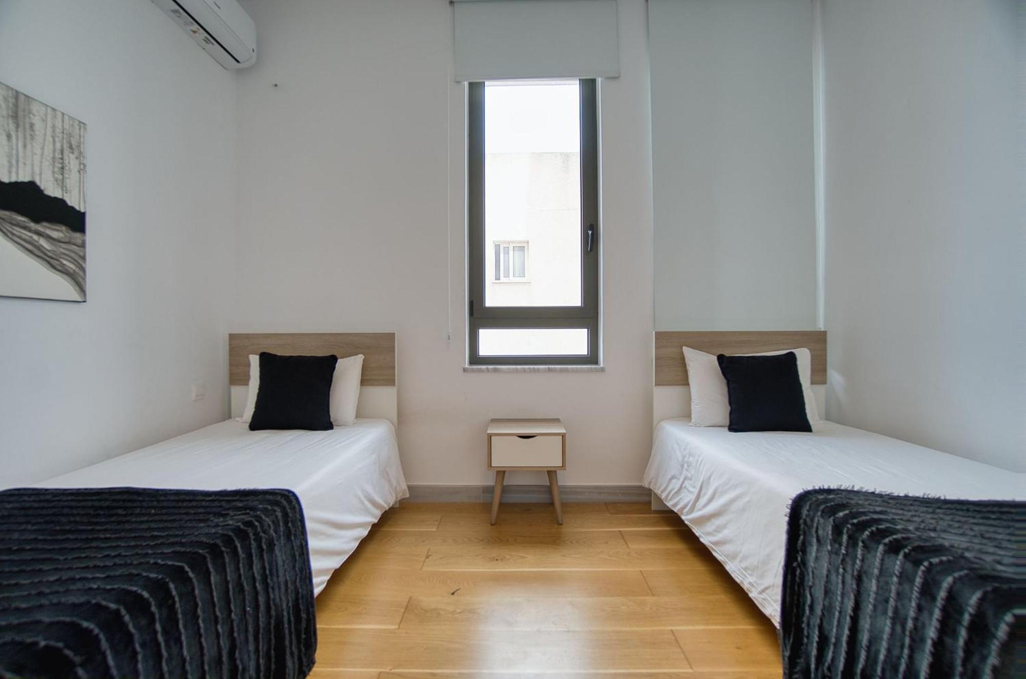 Emerald 102 2 Bed Apartment *