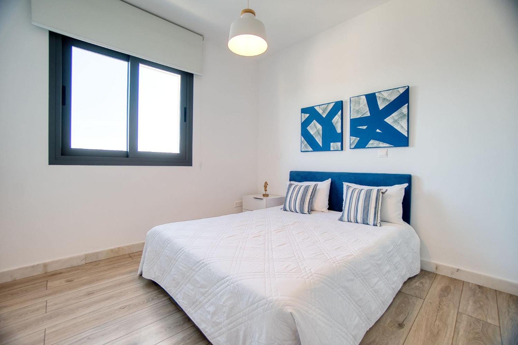Forest 402 2 Bed Apartment *