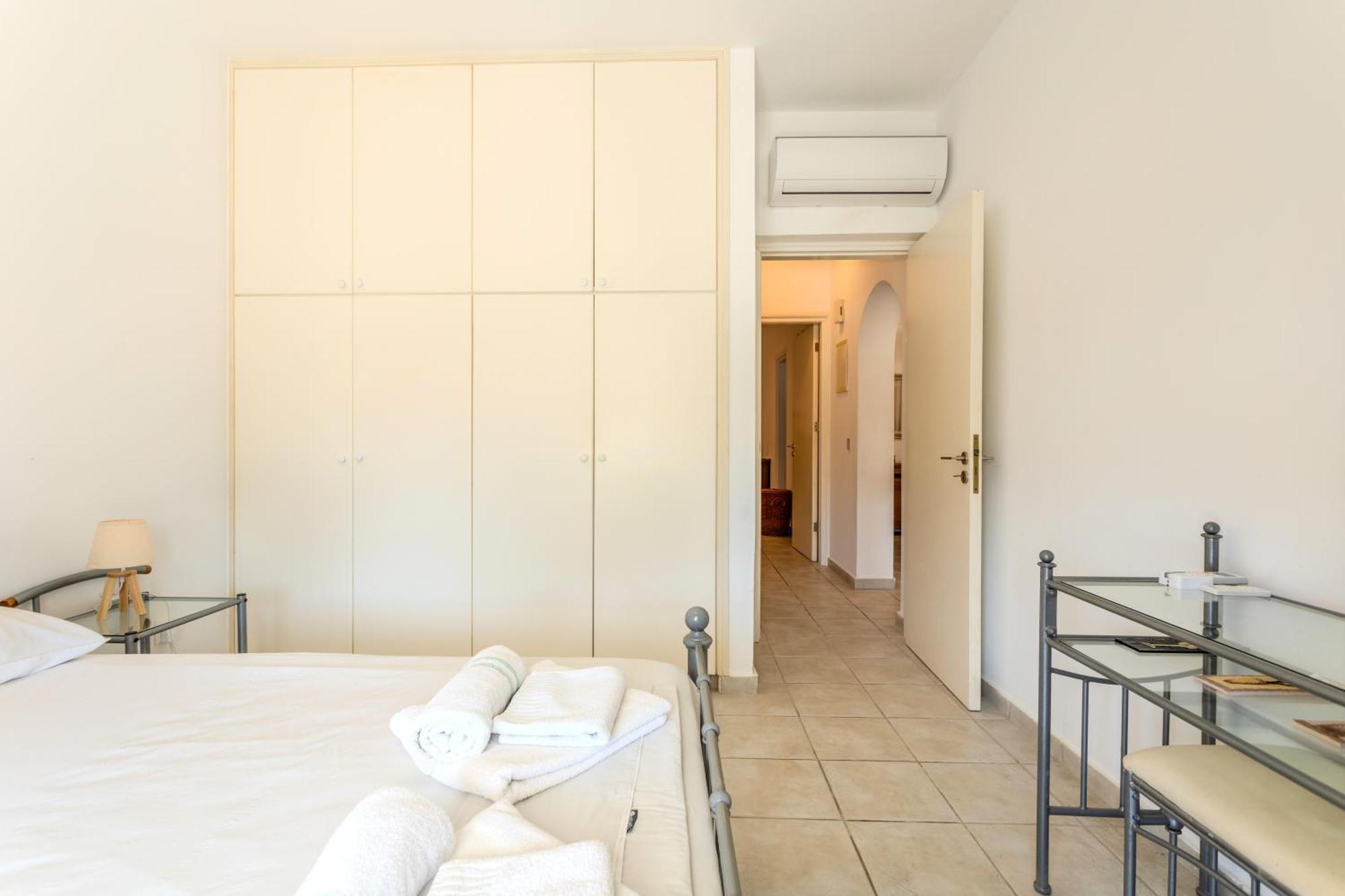 H&o Limnaria Elegance Pool View Apartment Paphos