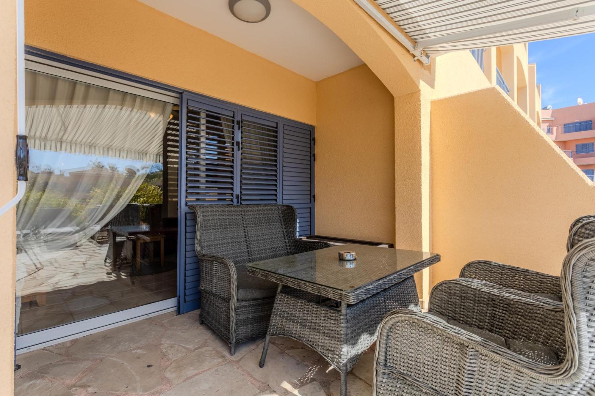 H&o Limnaria Elegance Pool View Apartment Paphos